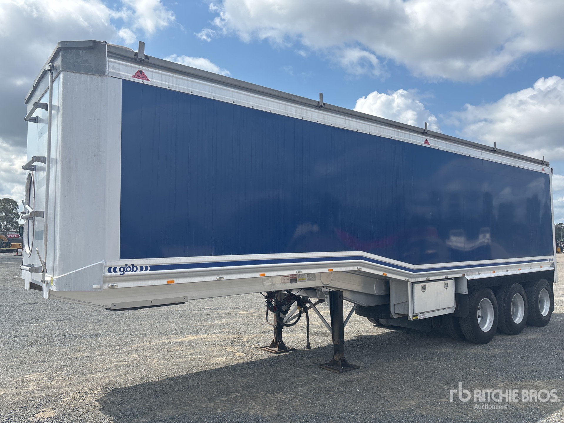 General Appearance with Bild, Ecke vorne rechts