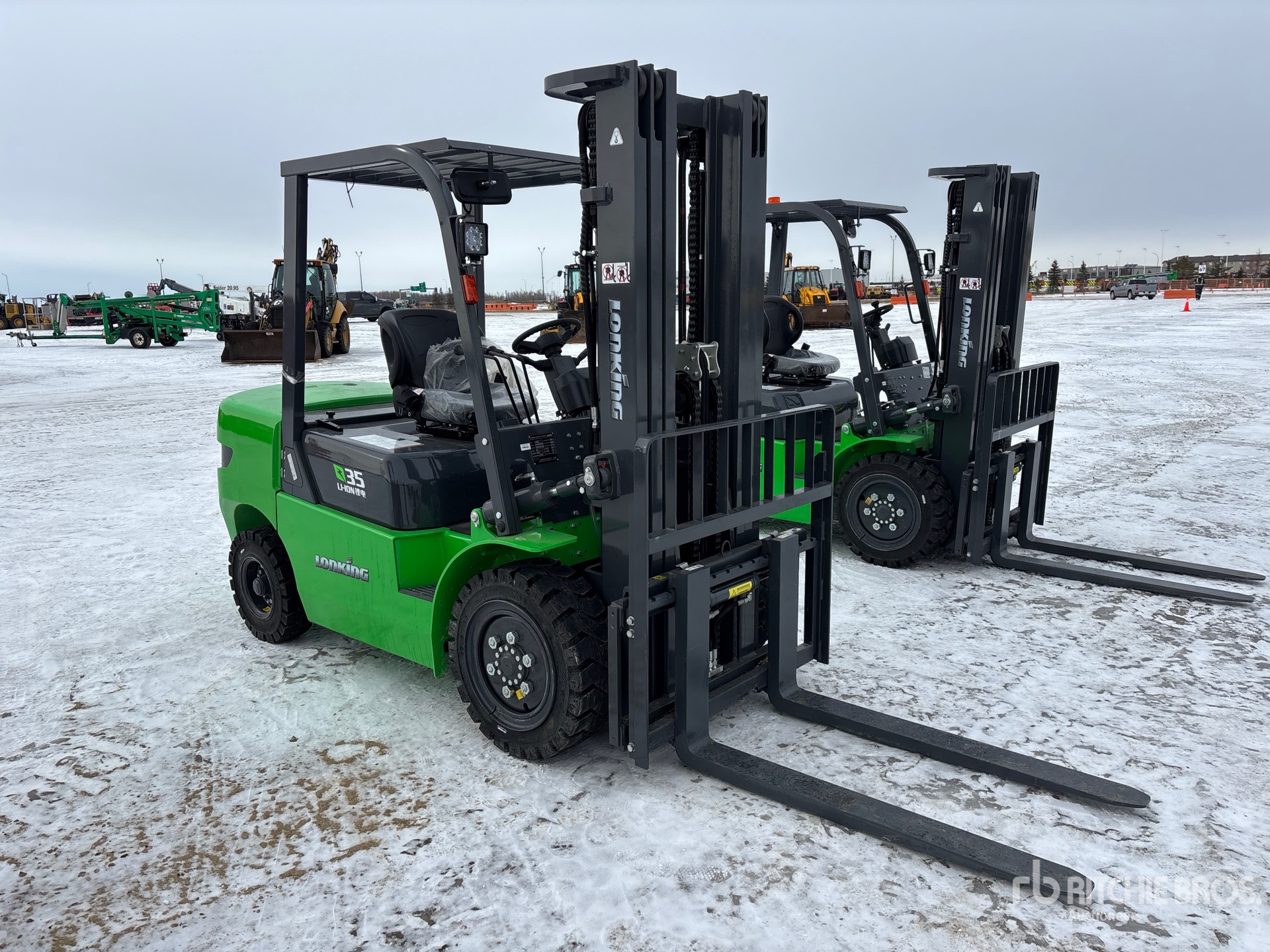 General Appearance with Picture, Right Front Corner