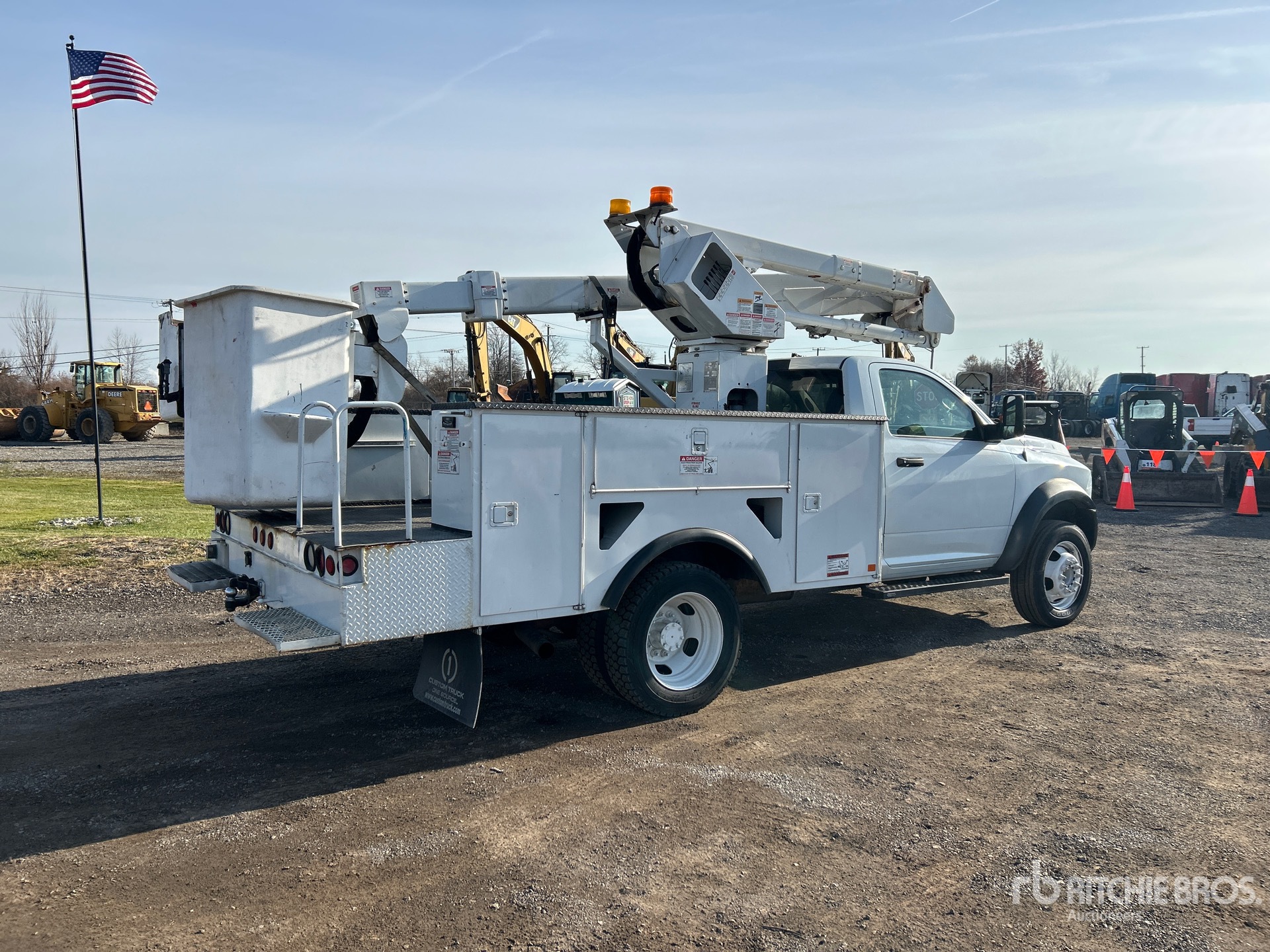 General Appearance with Foto, angolo anteriore sinistro