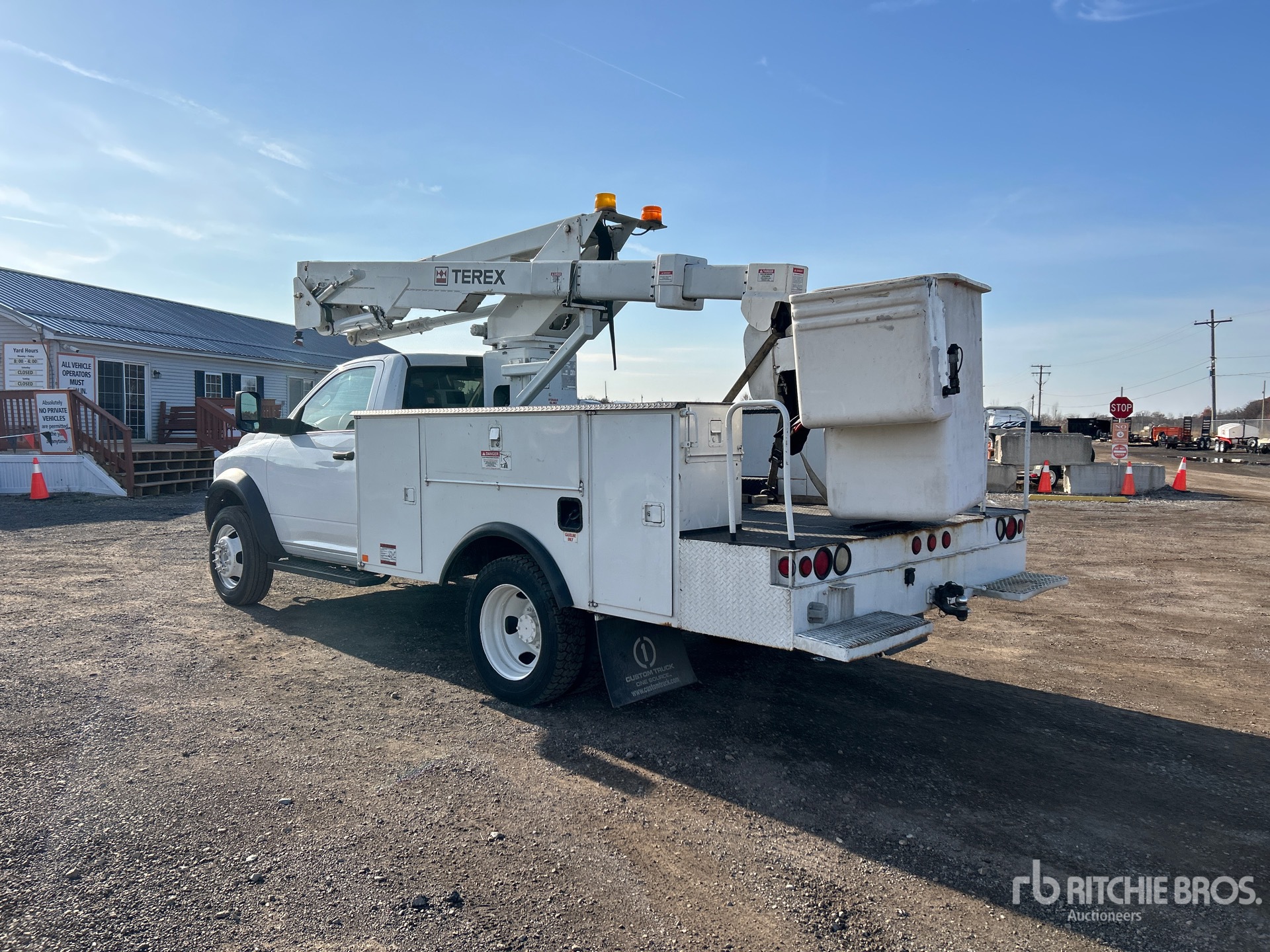 General Appearance with Foto, angolo posteriore sinistro