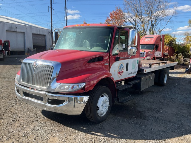 2010 International 4300 4x2 Extended Cab Rollback Truck