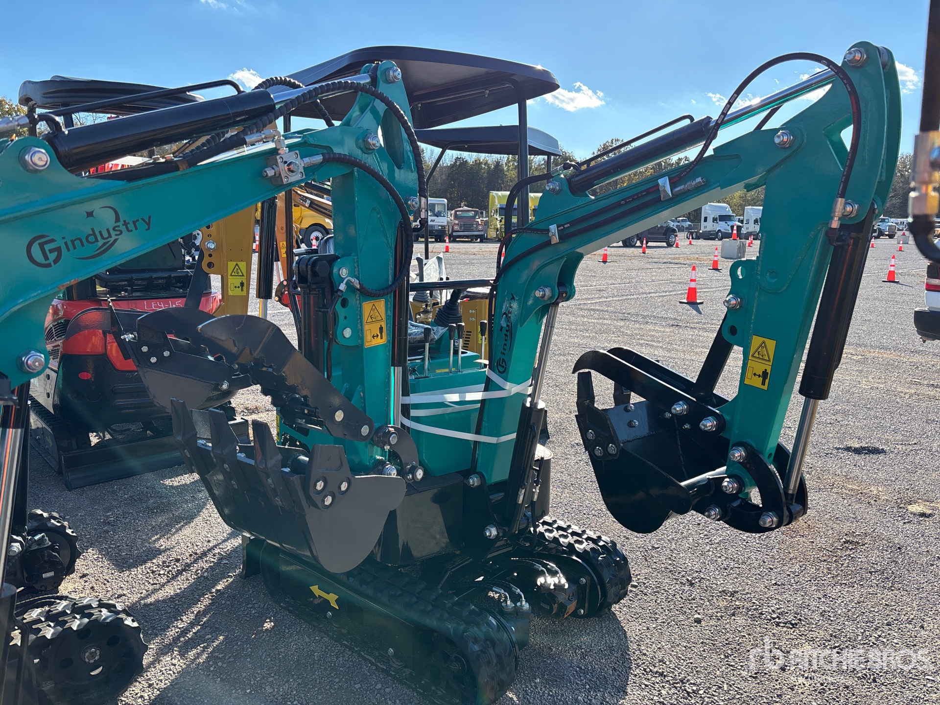 General Appearance with Picture, Right Front Corner