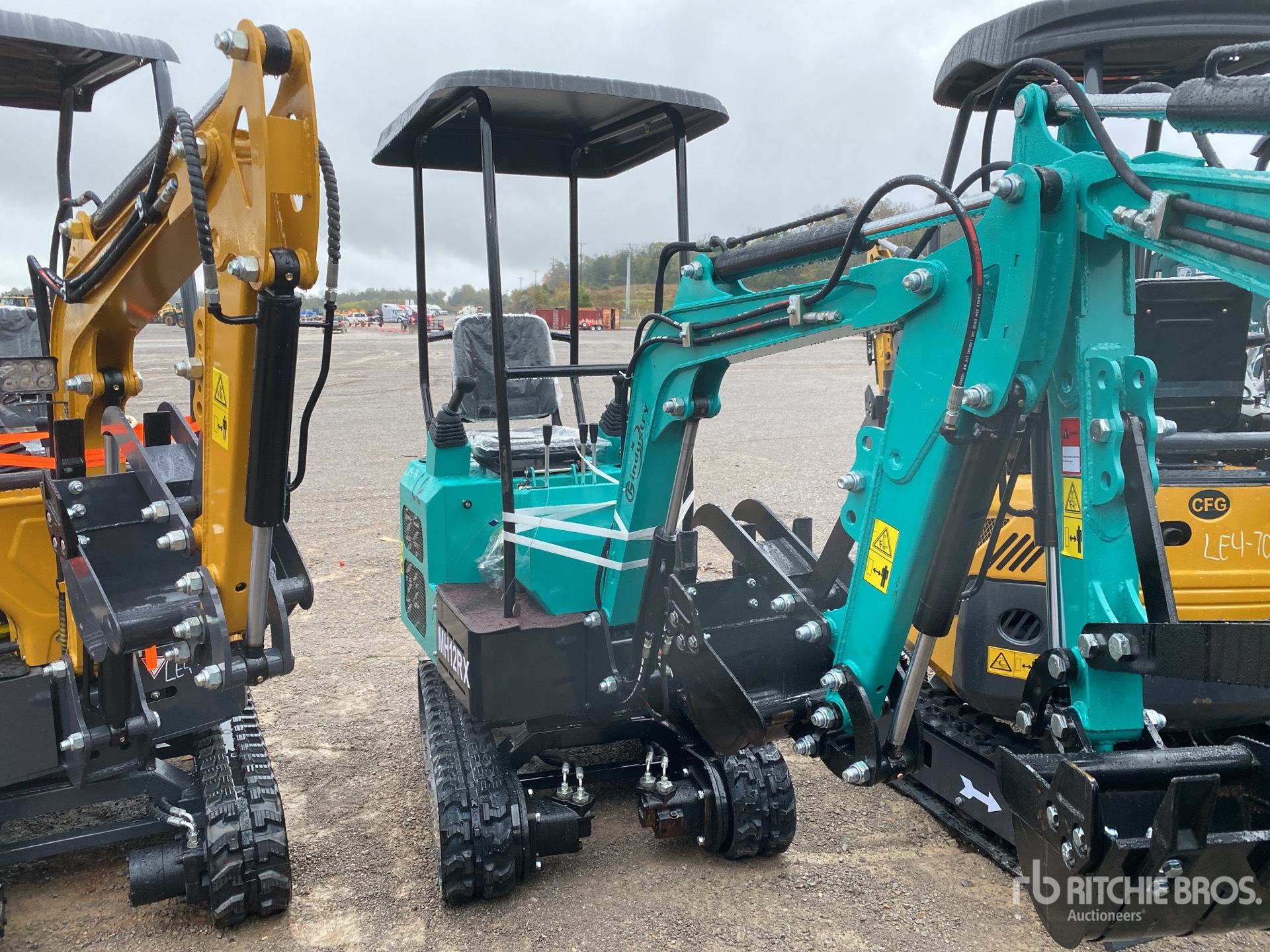 General Appearance with Picture, Right Front Corner