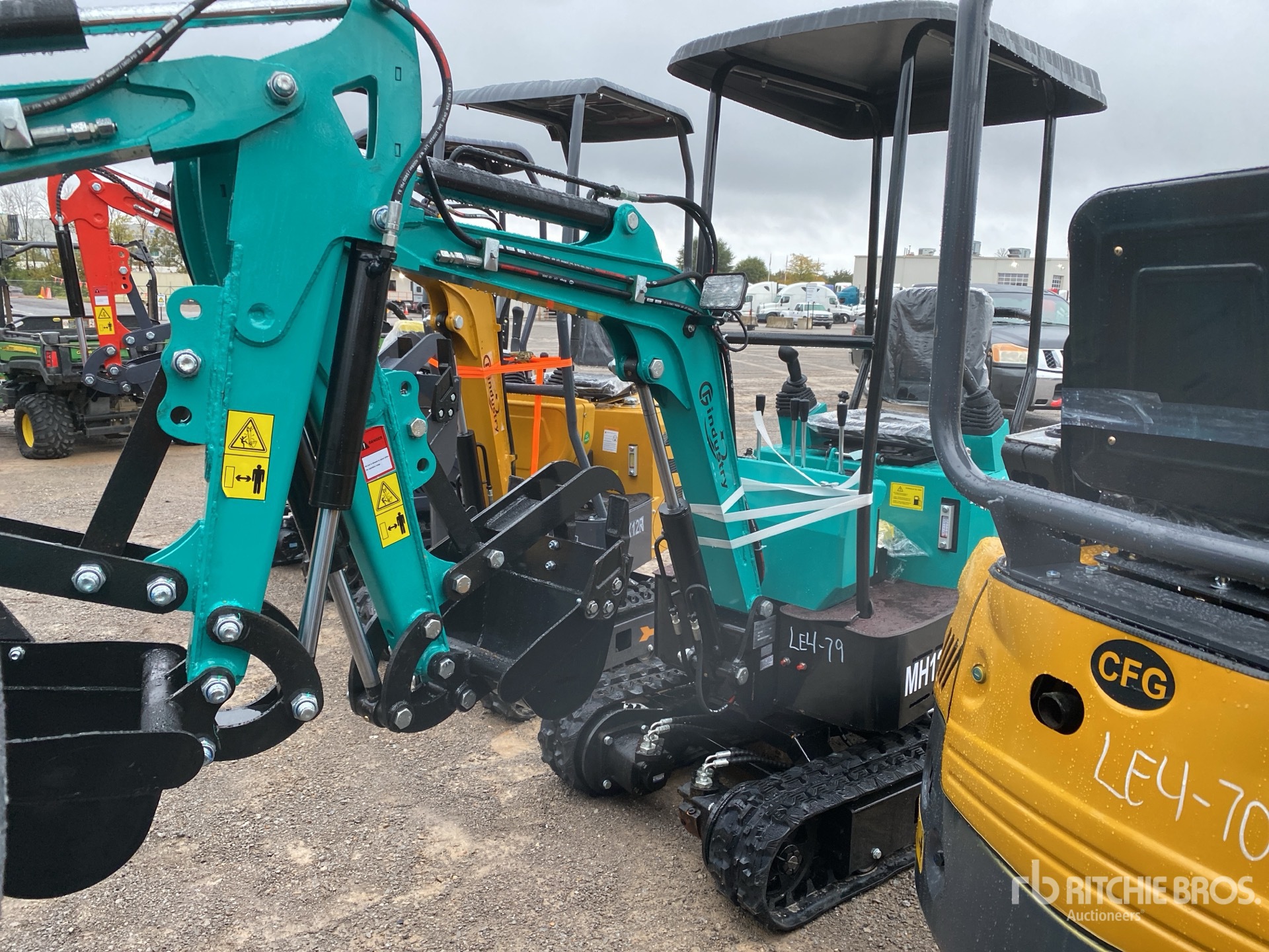 General Appearance with Picture, Left Front Corner