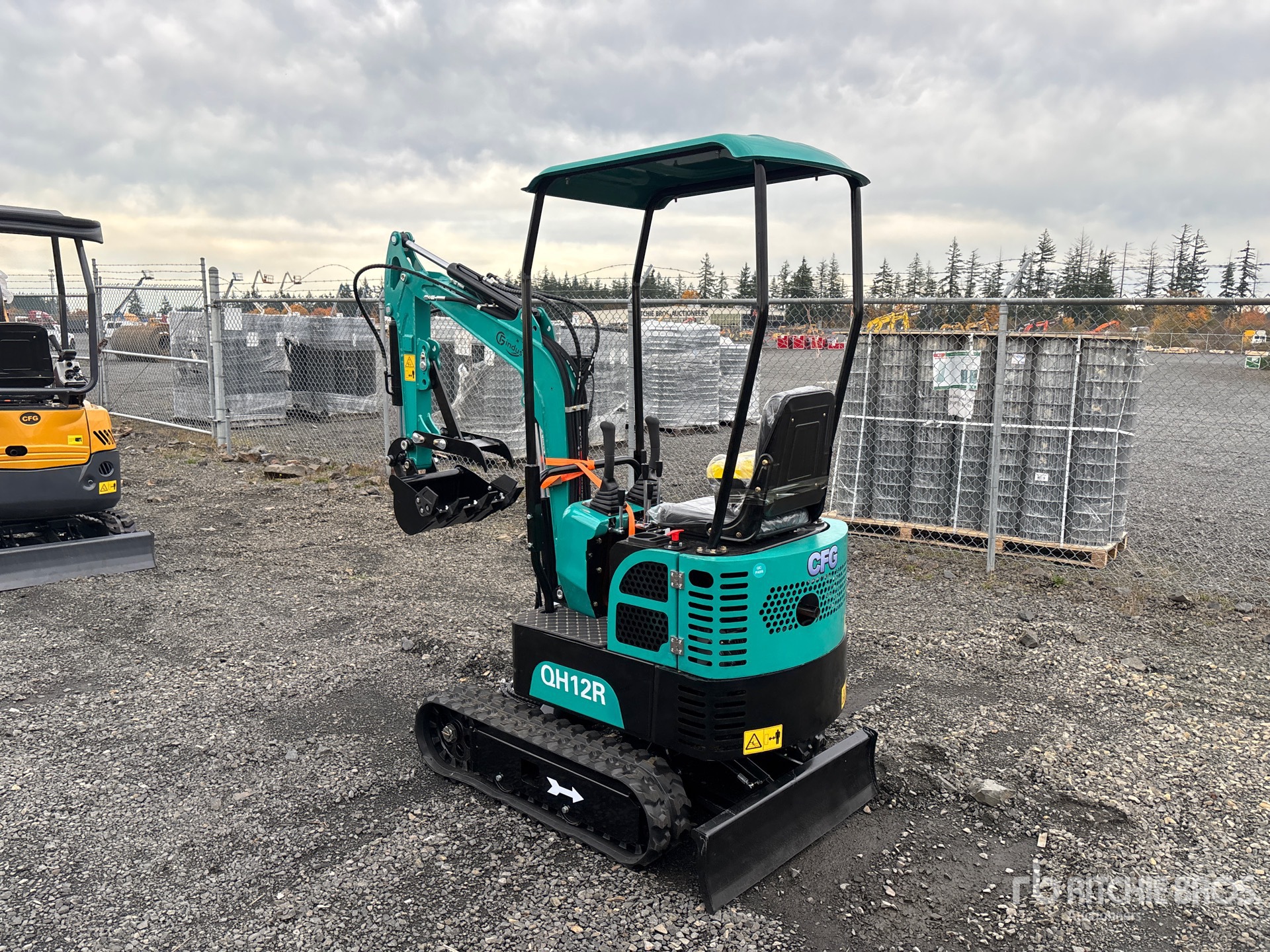 General Appearance with Picture, Left Rear Corner