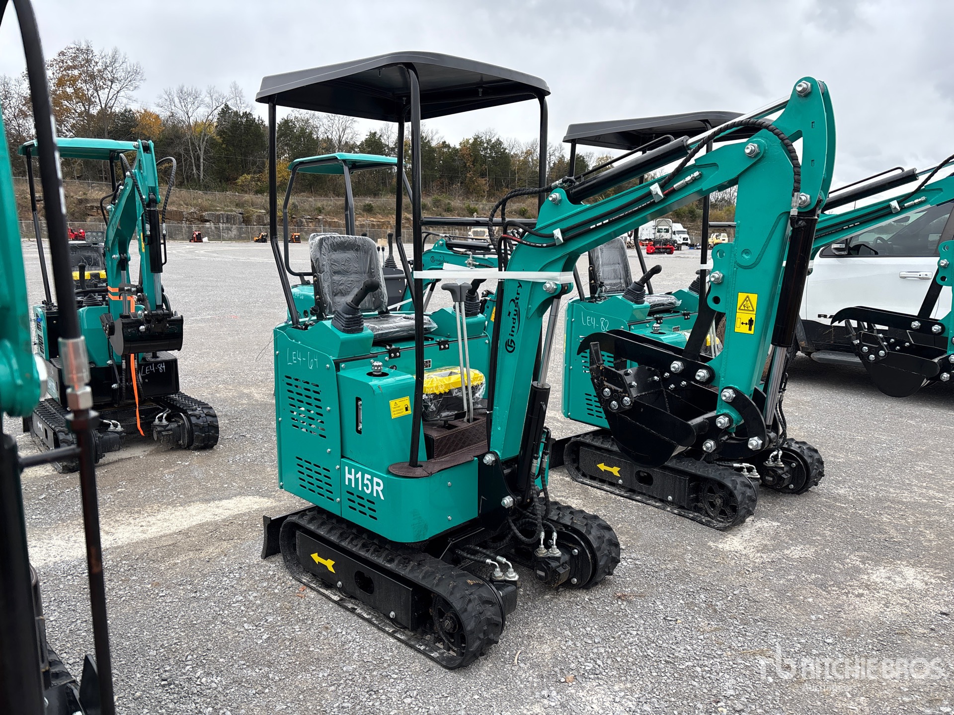 General Appearance with Picture, Right Front Corner