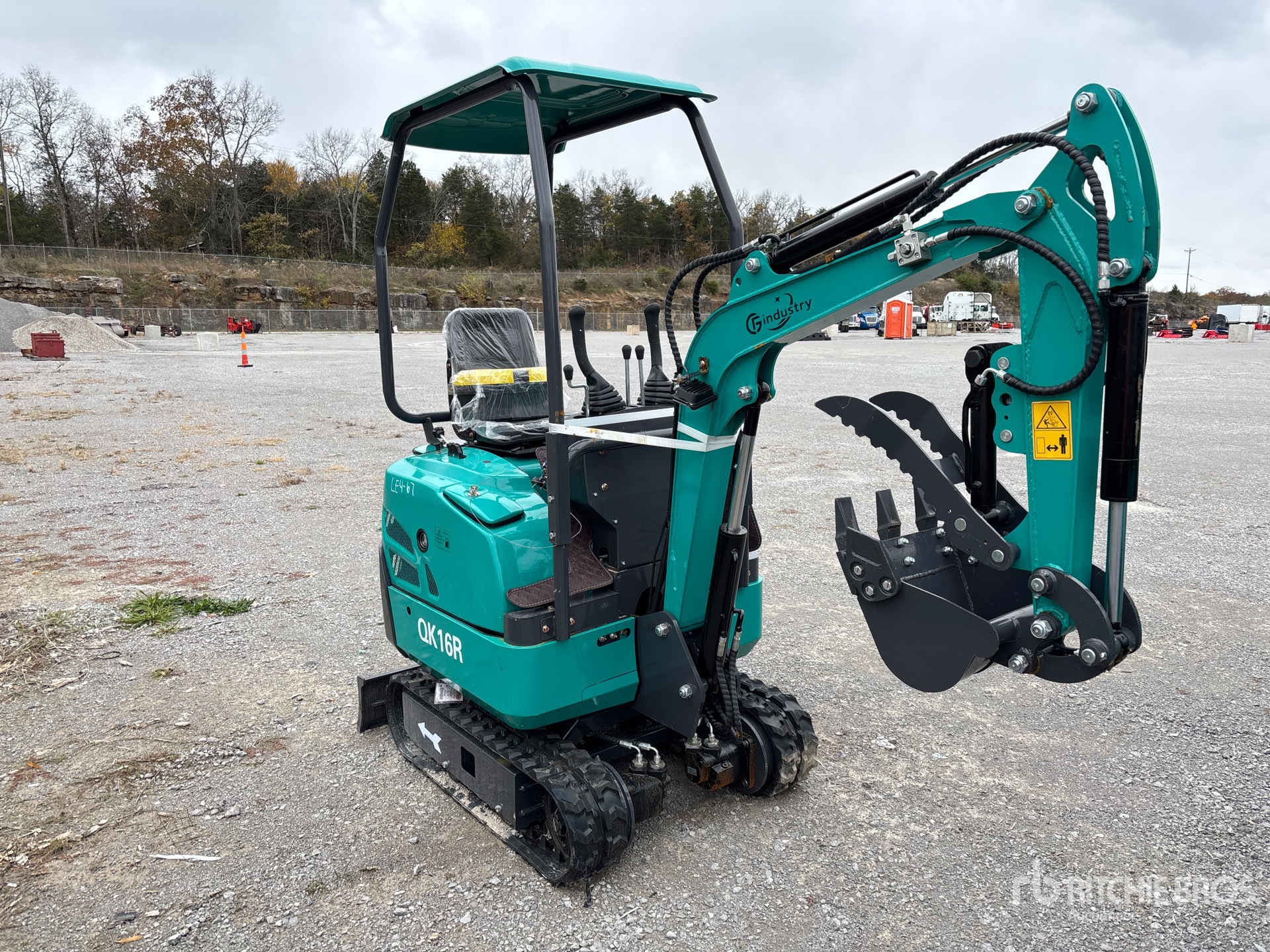 General Appearance with Picture, Right Front Corner