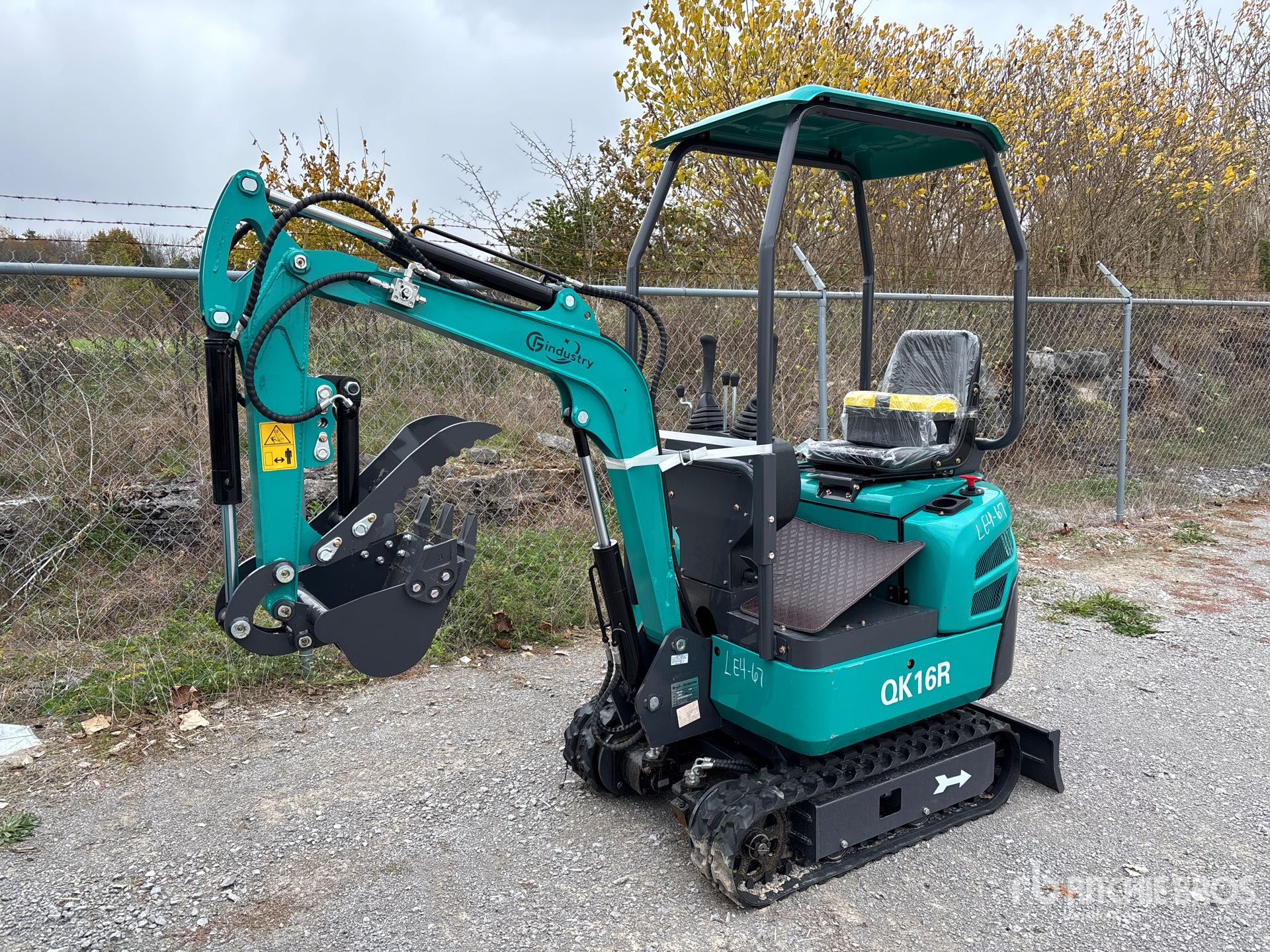 General Appearance with Picture, Left Front Corner