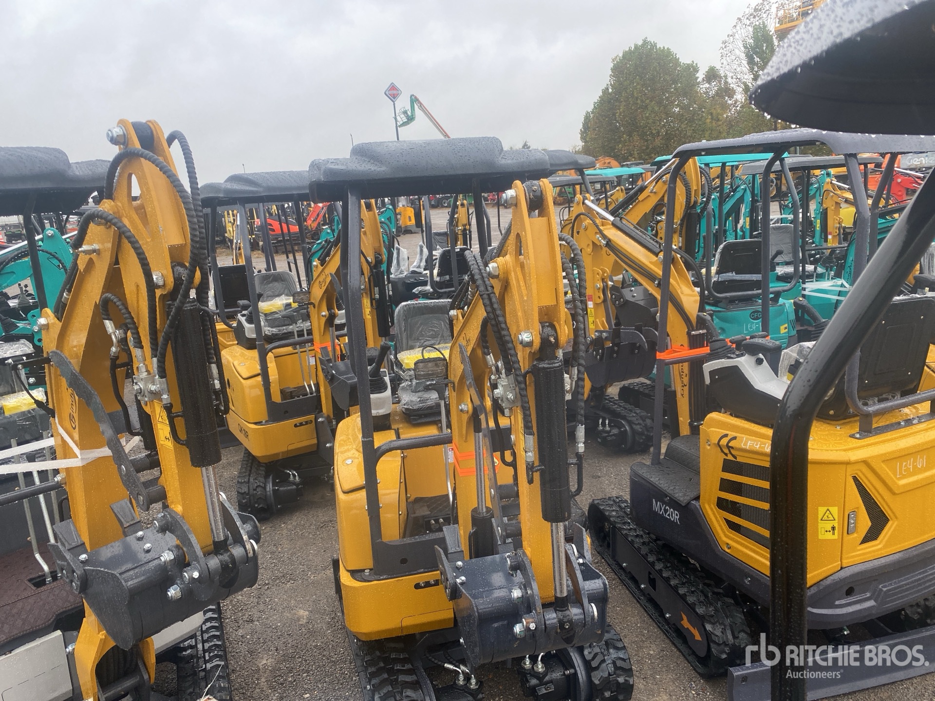 General Appearance with Picture, Right Front Corner