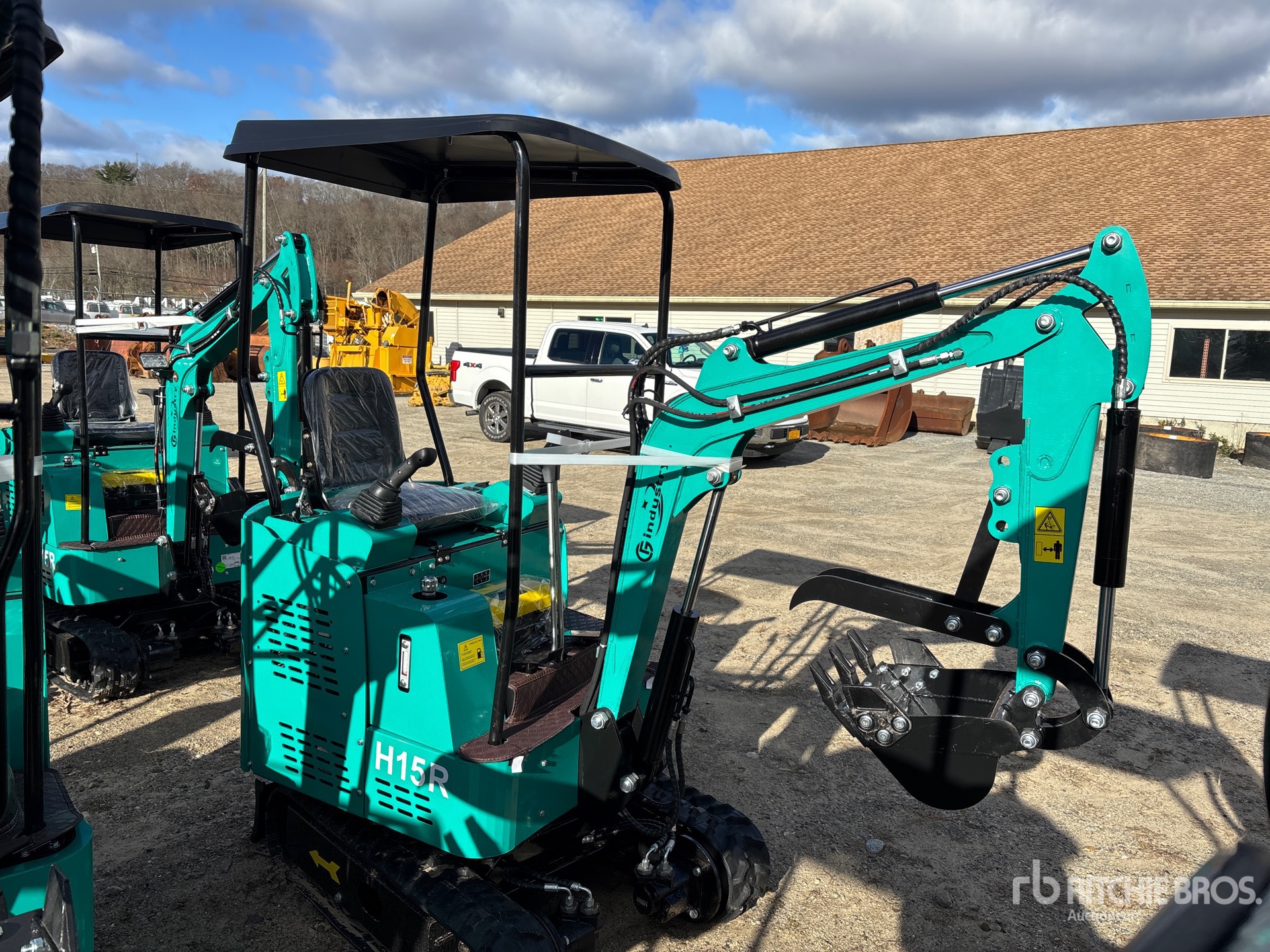 General Appearance with Picture, Right Front Corner