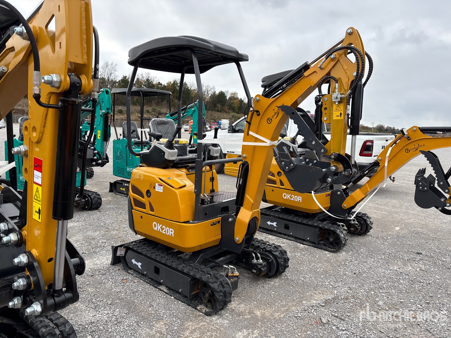 General Appearance with Picture, Right Front Corner