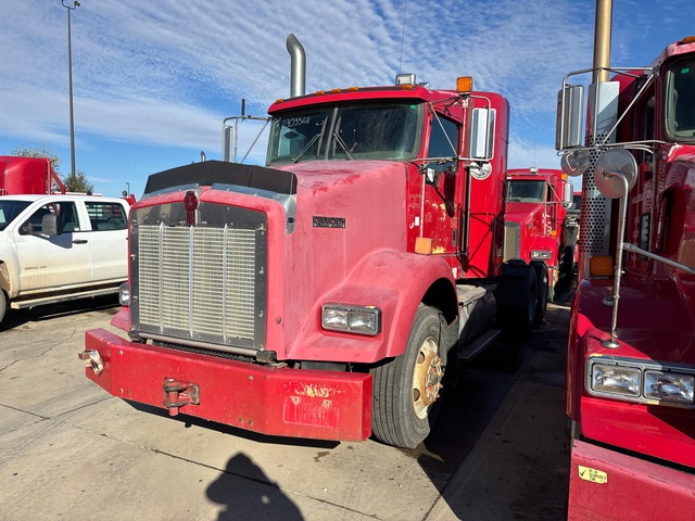 2010 Kenworth T800 6x4 T/A Sleeper Truck Tractor (Inoperable) 2010 Kenworth T800 6x4 T/A Sleeper Truck Tractor (Inoperable)