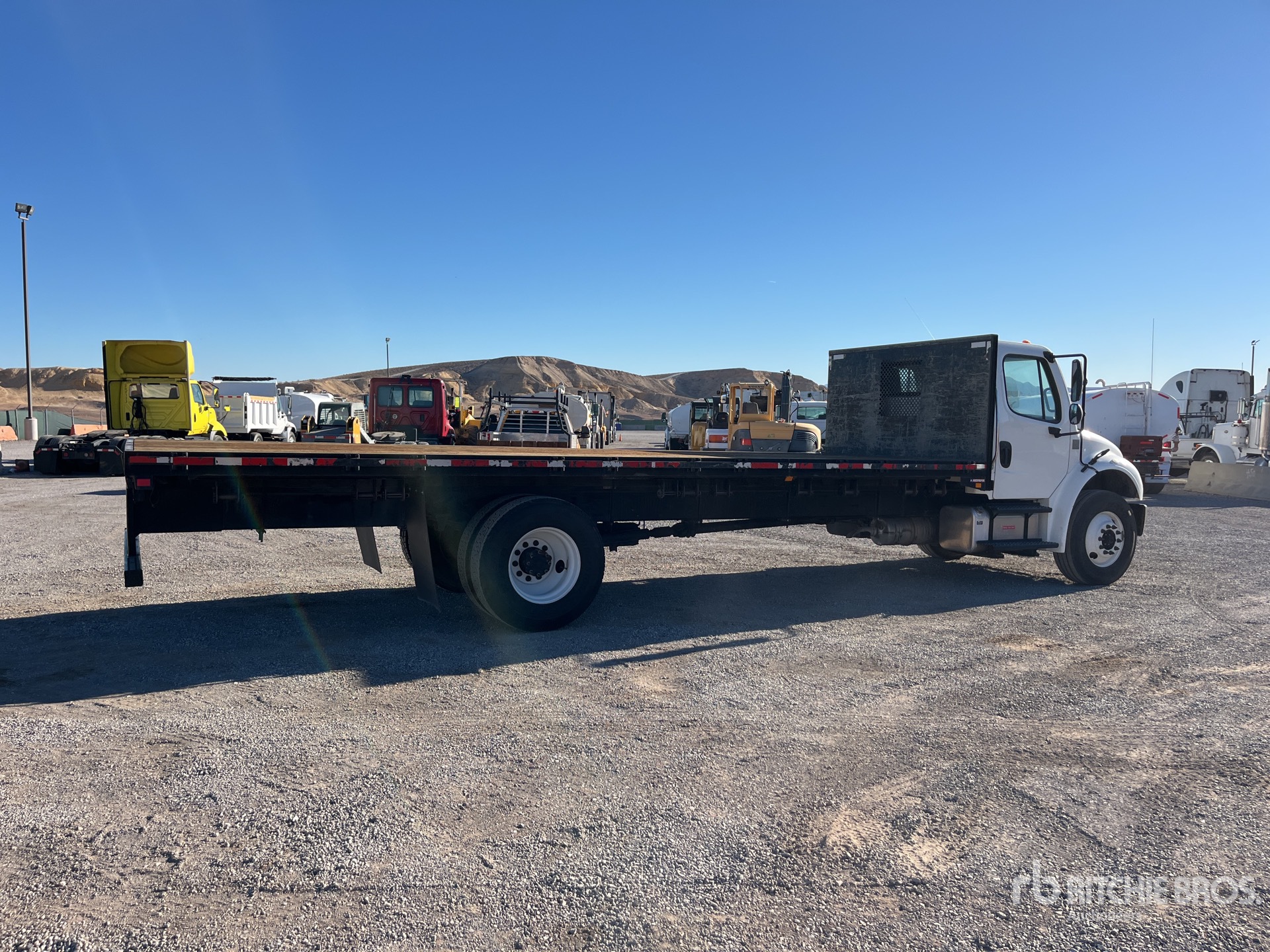 Aspect général with Image, coin arrière droit