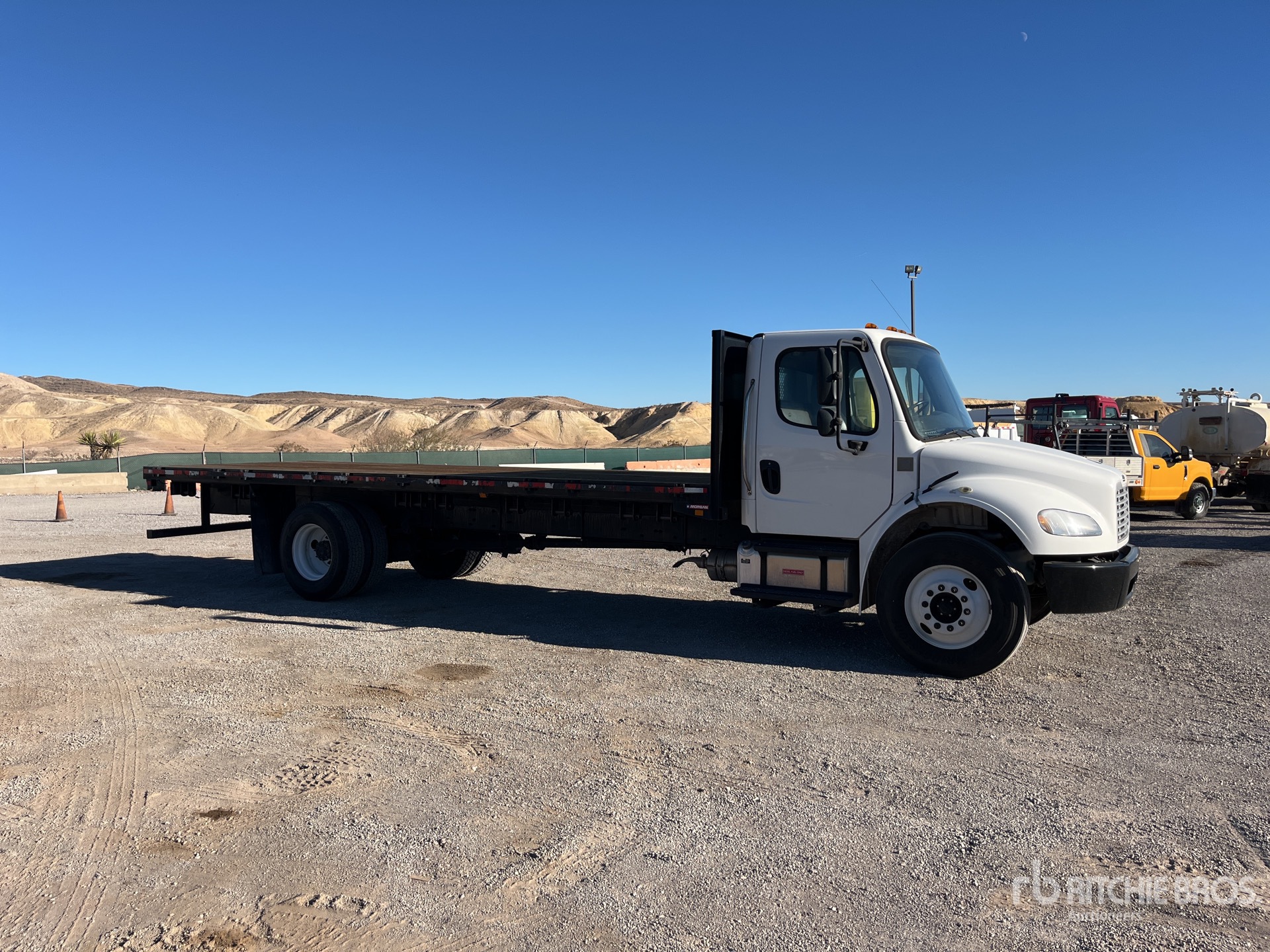 Aspect général with Image, coin avant droit