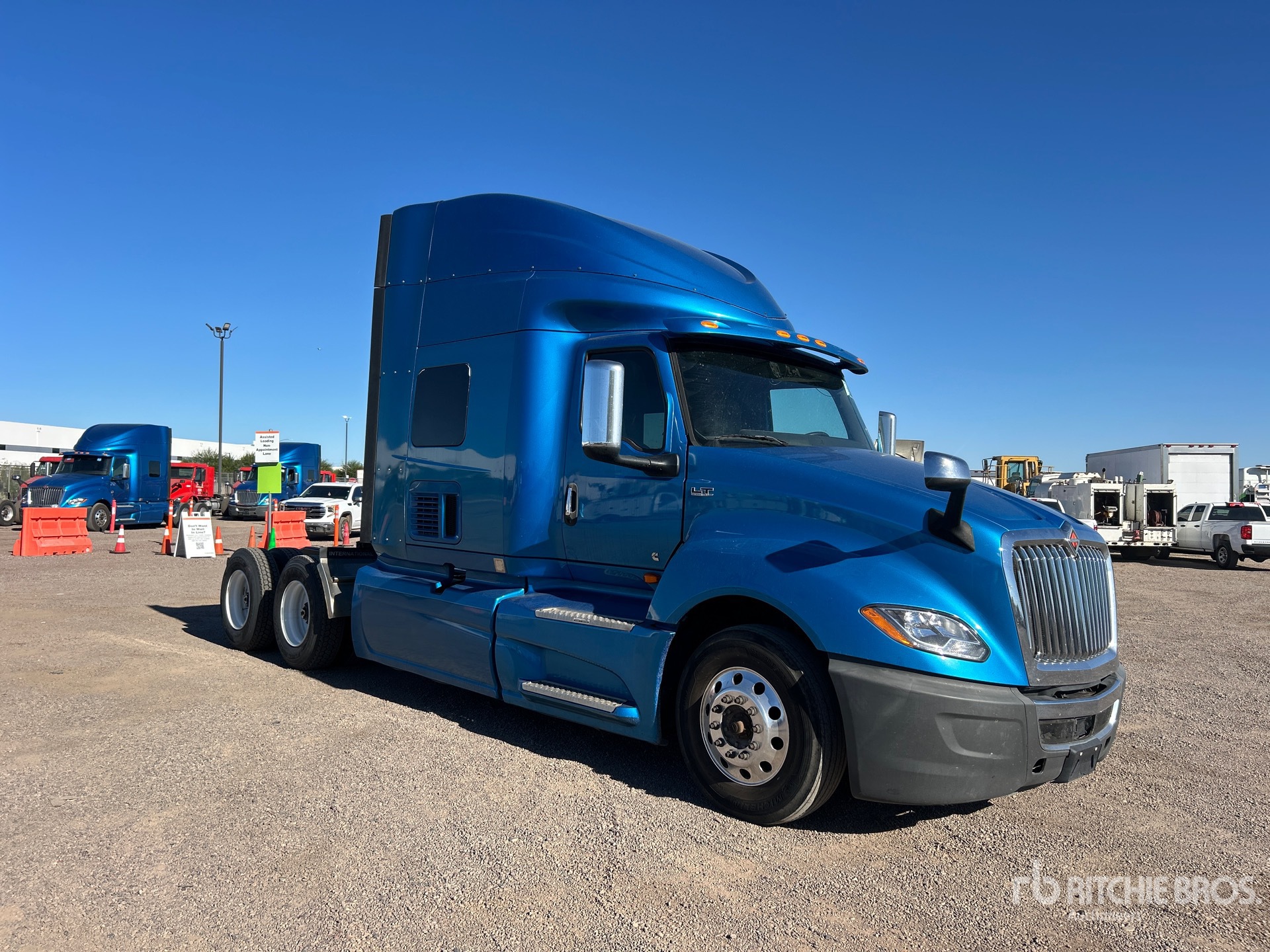 General Appearance with Bild, Ecke vorne rechts