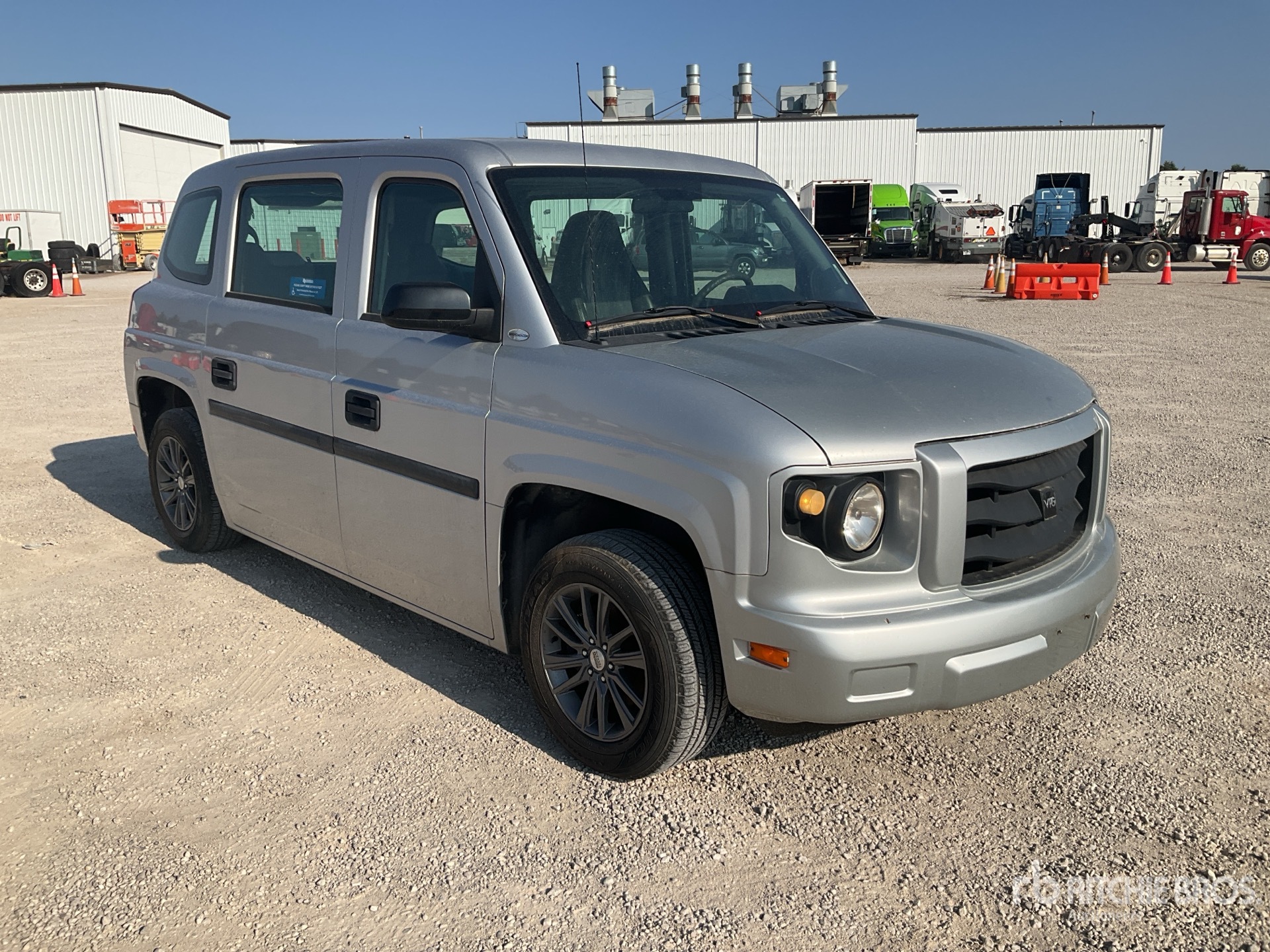 General Appearance with Picture, Right Front Corner