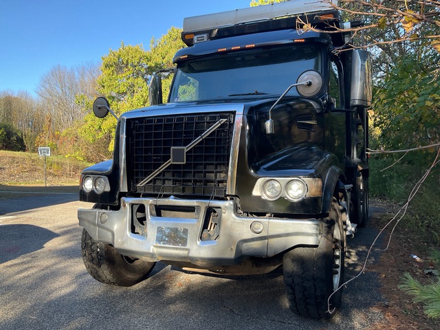 2020 Volvo VHD 8x4 Tri/A Dump Truck