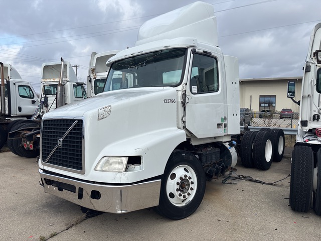 2015 Volvo VNR64T 6x4 T/A Day Cab Truck Tractor (Inoperable)