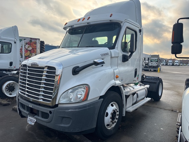 2012 Freightliner Cascadia 4x2 S/A Day Cab Truck Tractor (Inoperable)