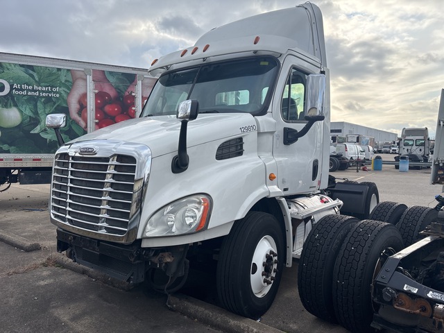 2012 Freightliner Cascadia 113 4x2 S/A Day Cab Truck Tractor (Inoperable)