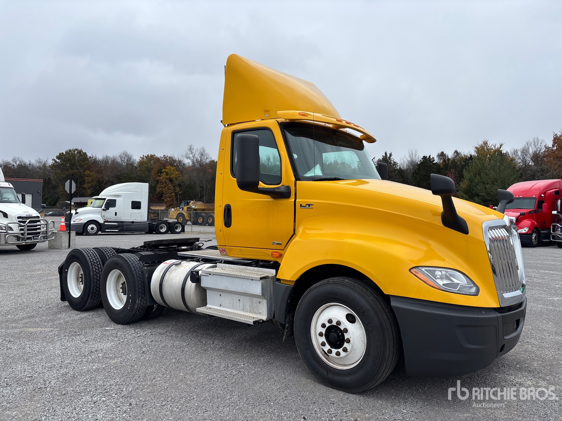 General Appearance with Bild, Ecke vorne rechts