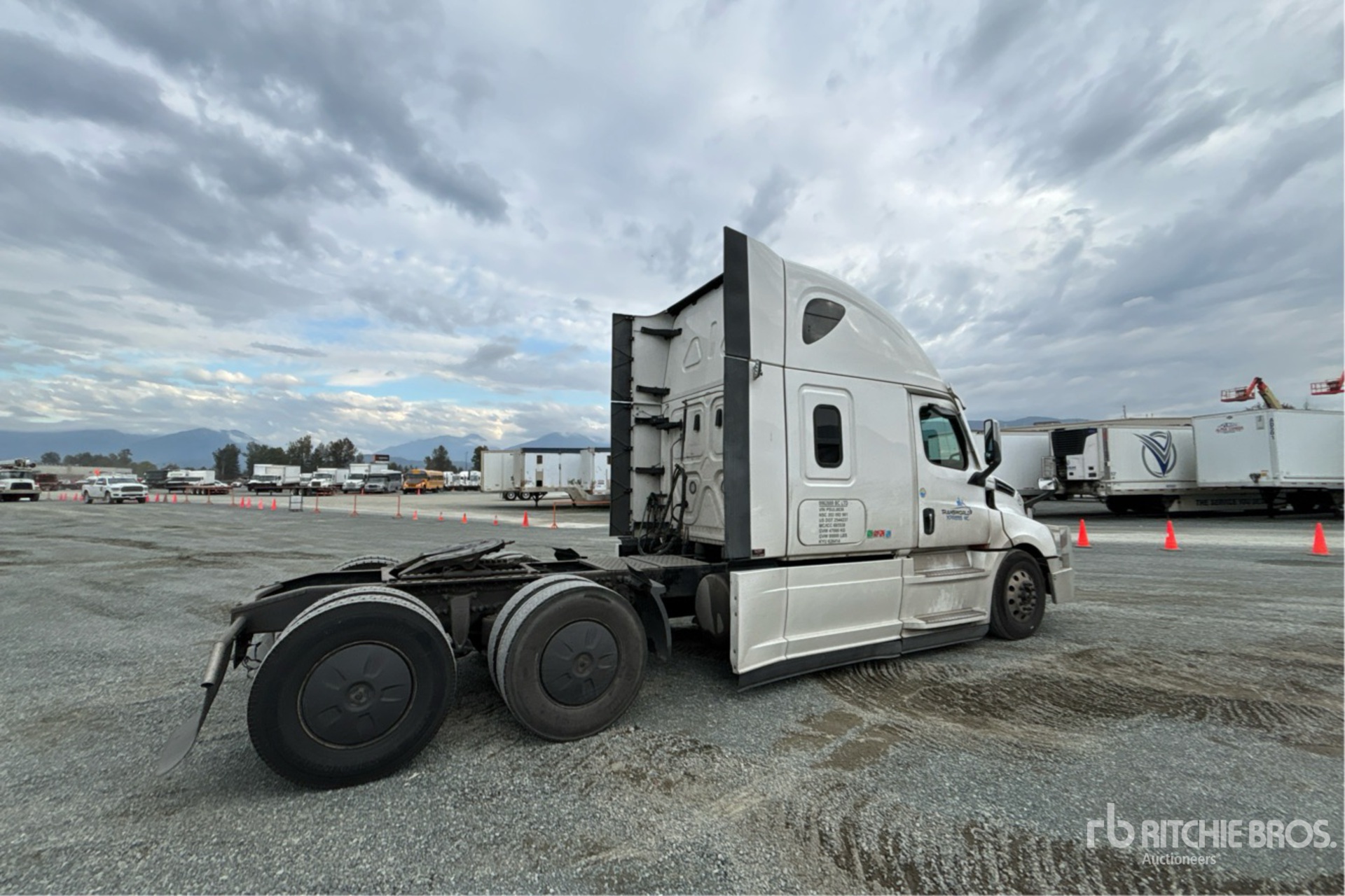 General Appearance with Foto, angolo anteriore sinistro