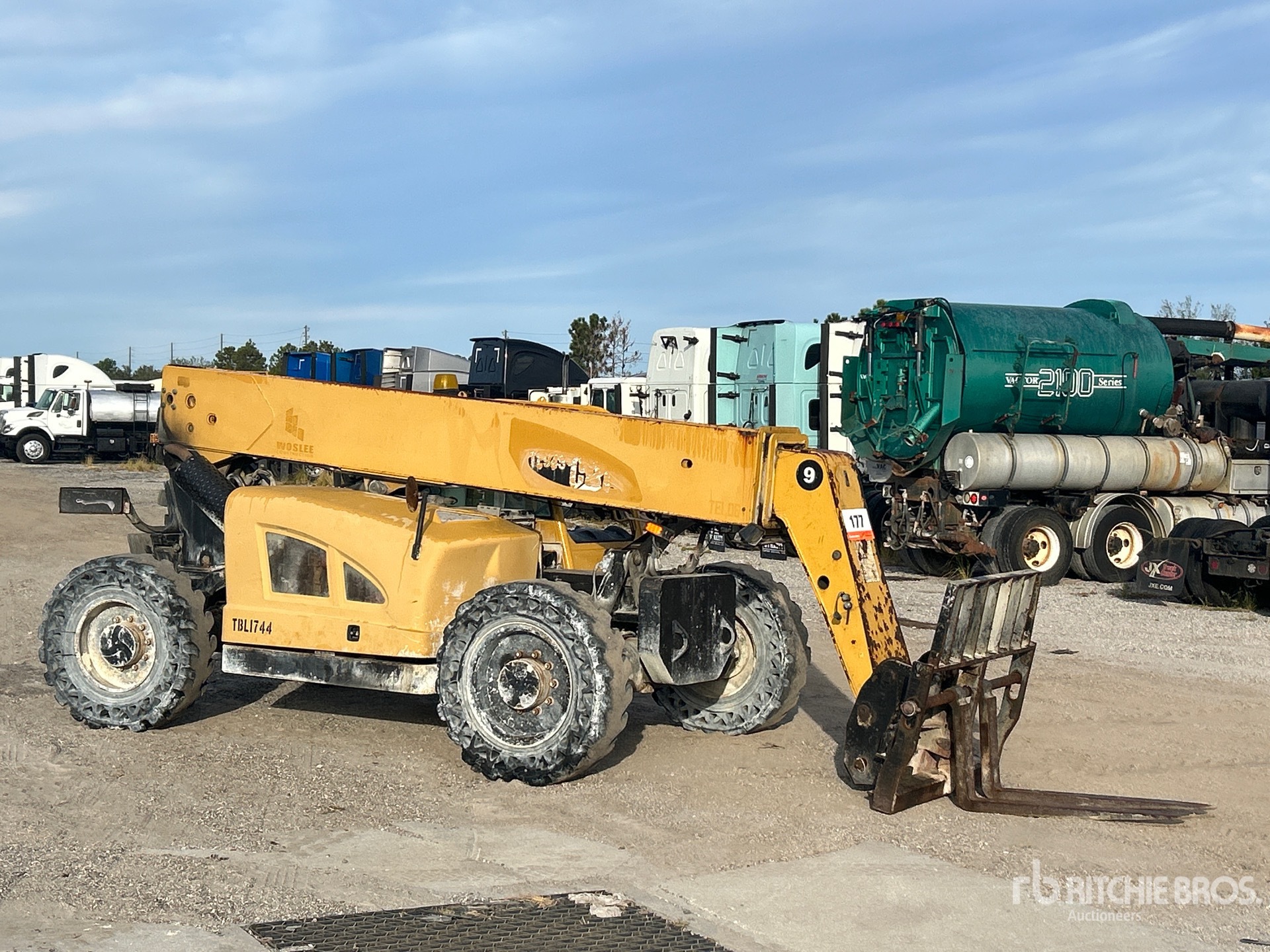 General Appearance with Picture, Right Front Corner