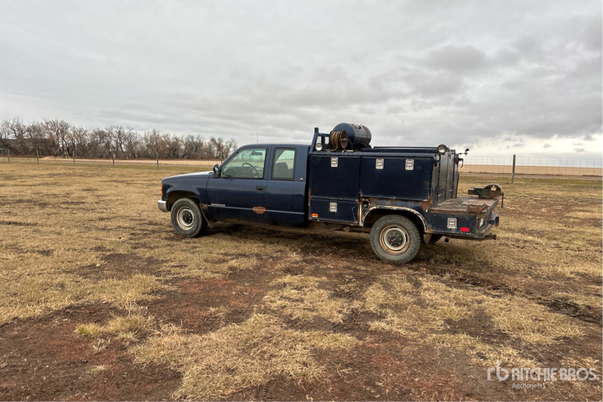 General Appearance with Picture, Left Rear Corner