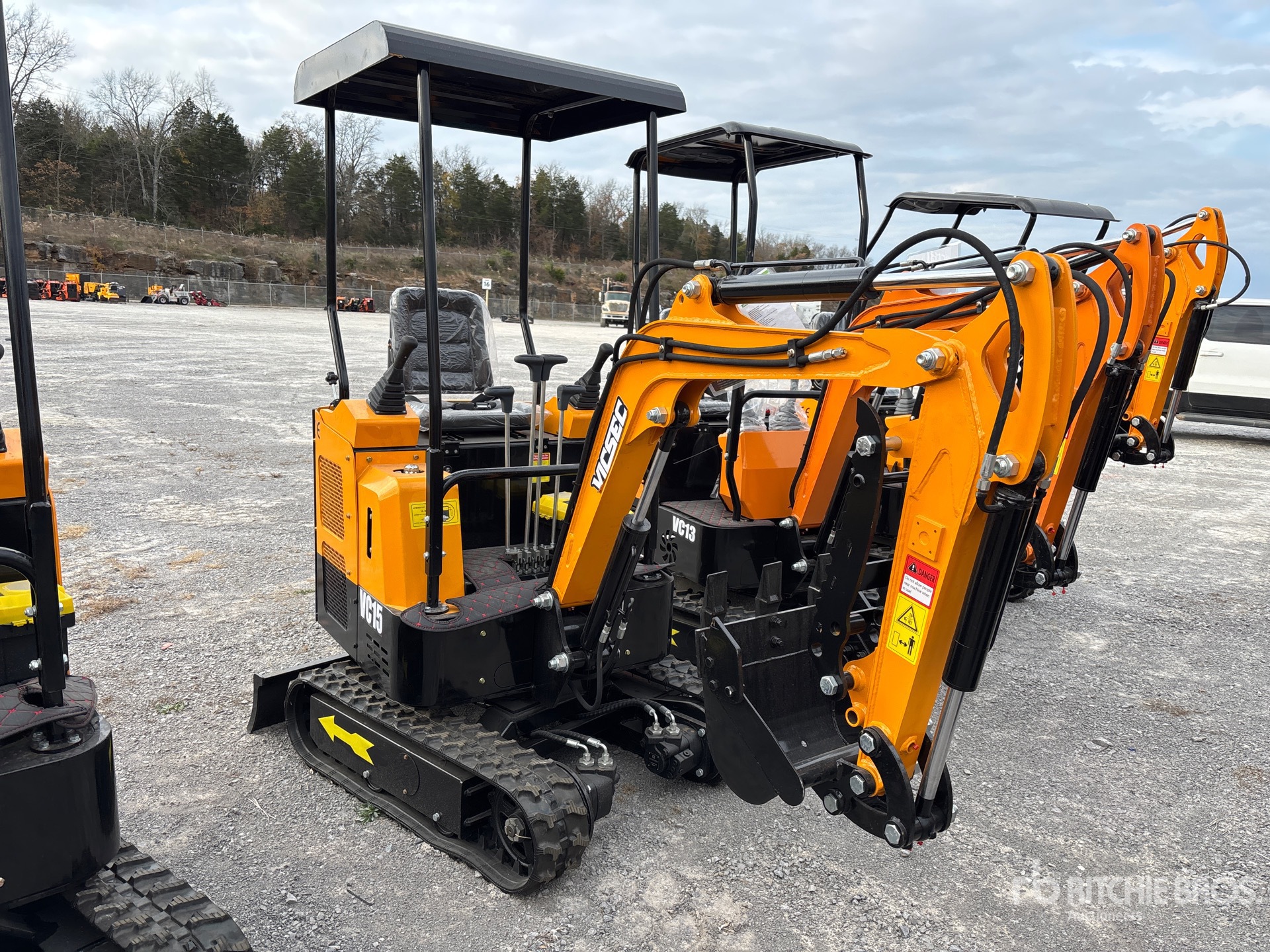 General Appearance with Picture, Right Front Corner