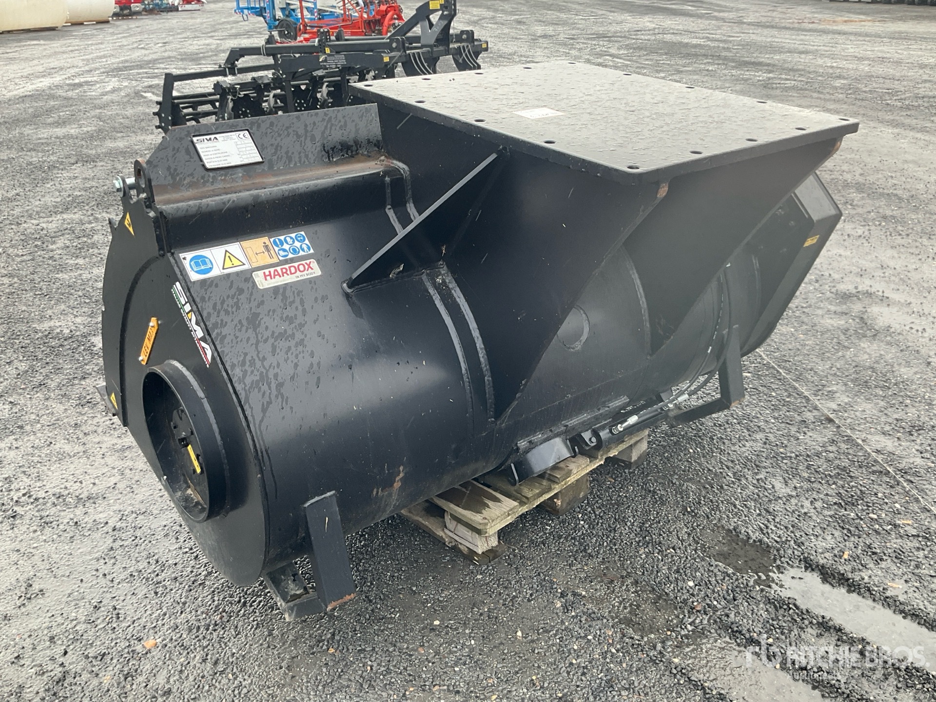 General Appearance with Picture, Left Rear Corner