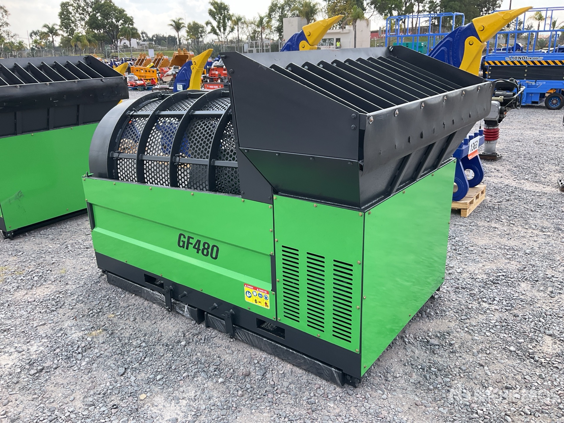 General Appearance with Picture, Right Front Corner