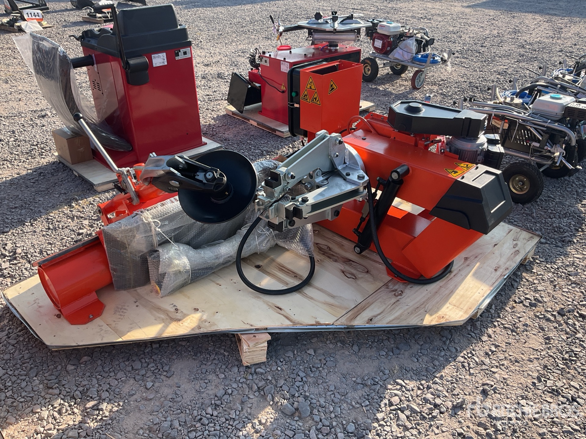 General Appearance with Picture, Left Front Corner