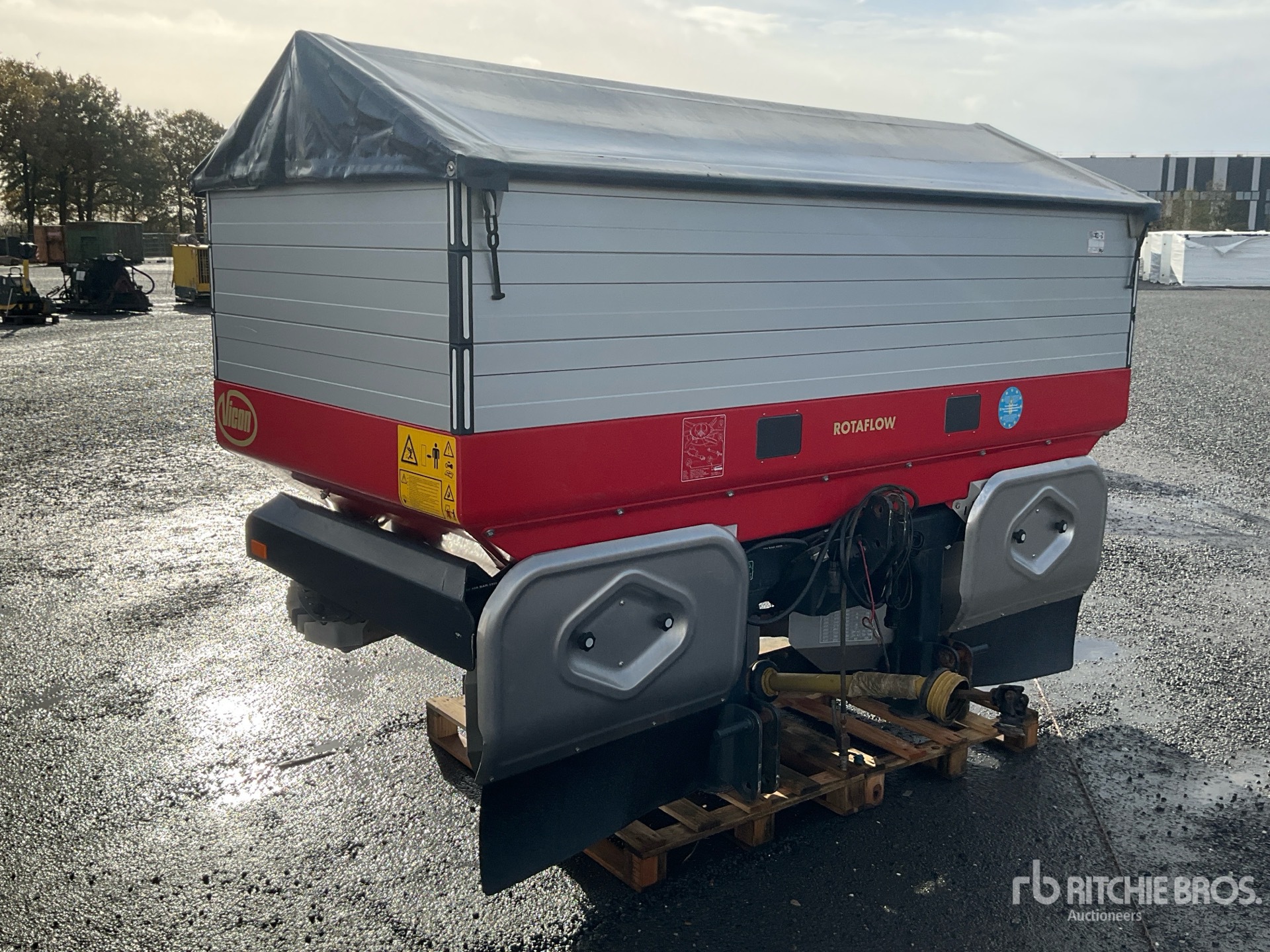 Aspect général with Image, coin avant droit