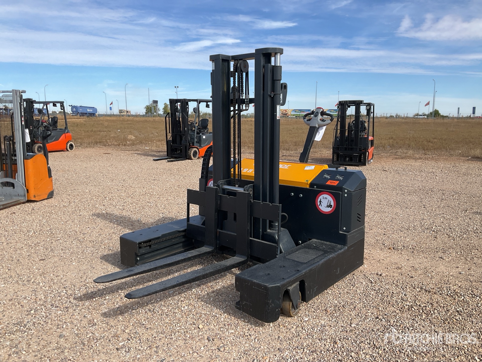 General Appearance with Bild, Ecke vorne links