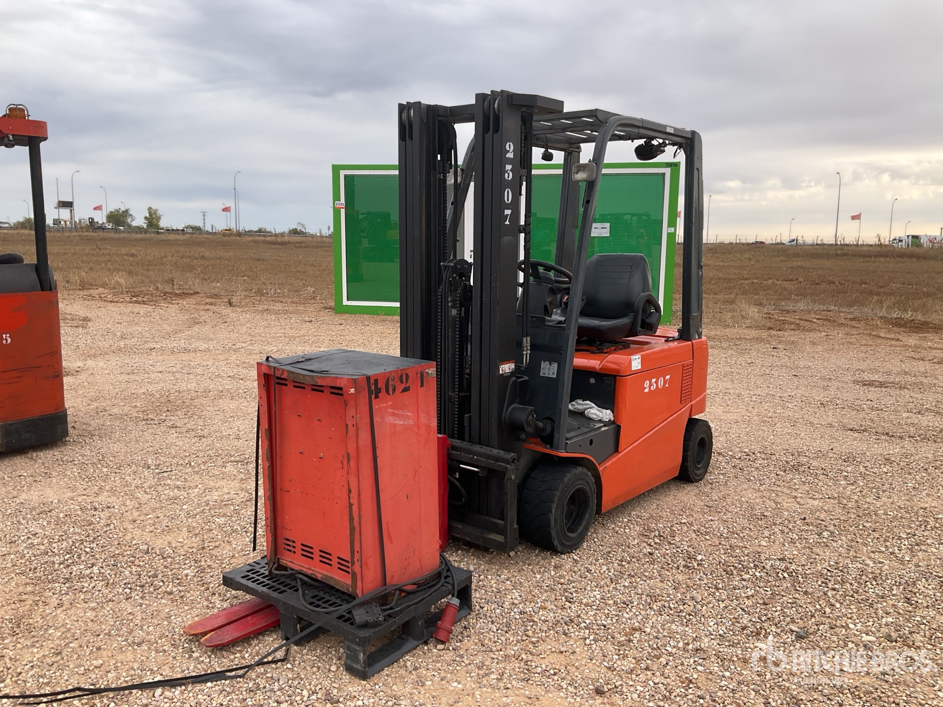 General Appearance with Picture, Left Front Corner