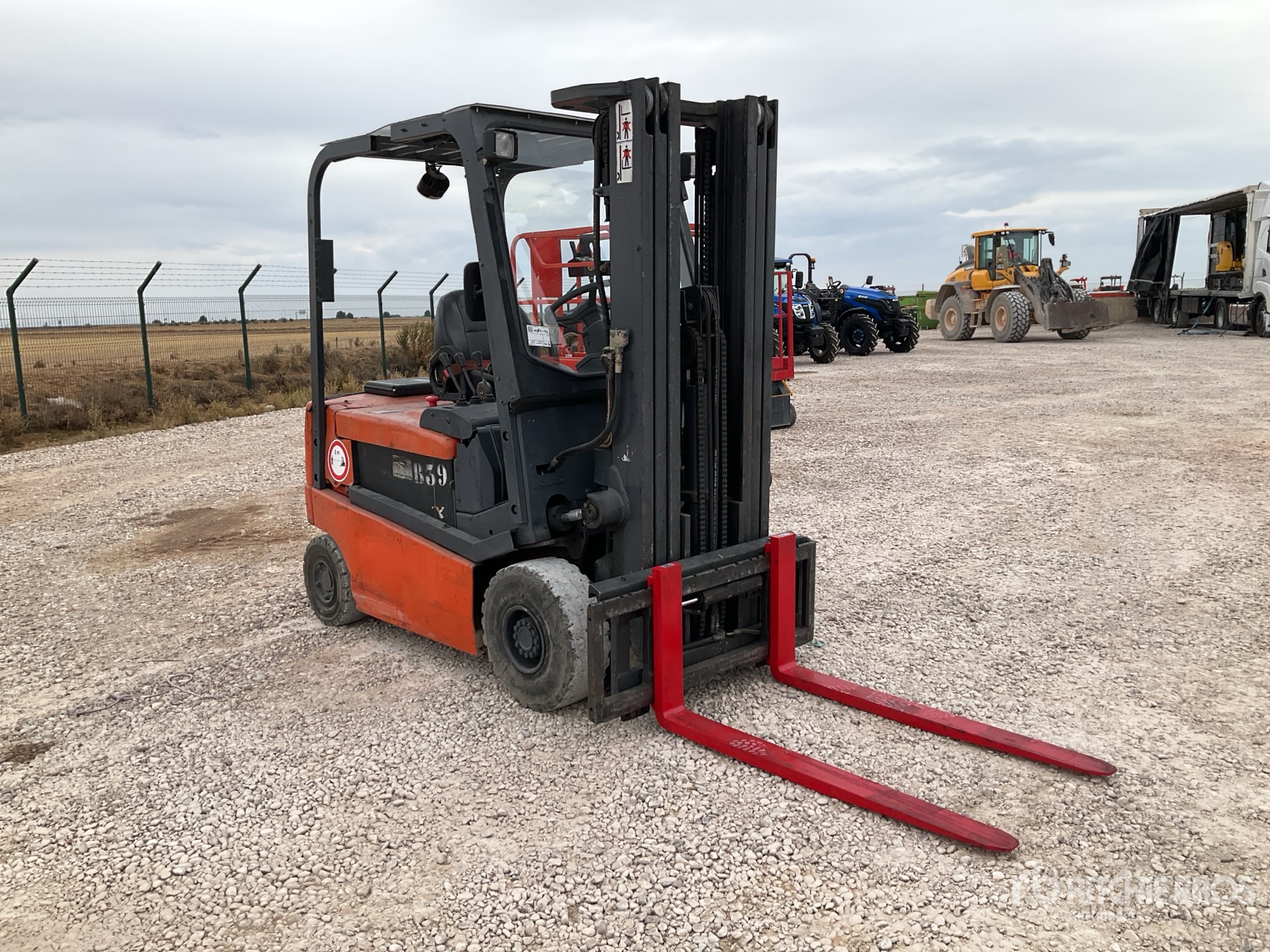 General Appearance with Picture, Right Front Corner