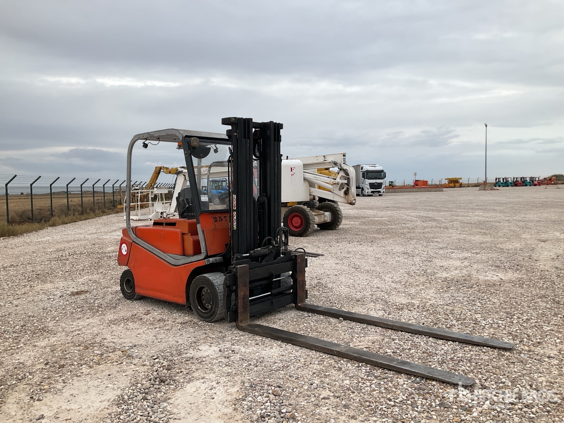 General Appearance with Picture, Right Front Corner