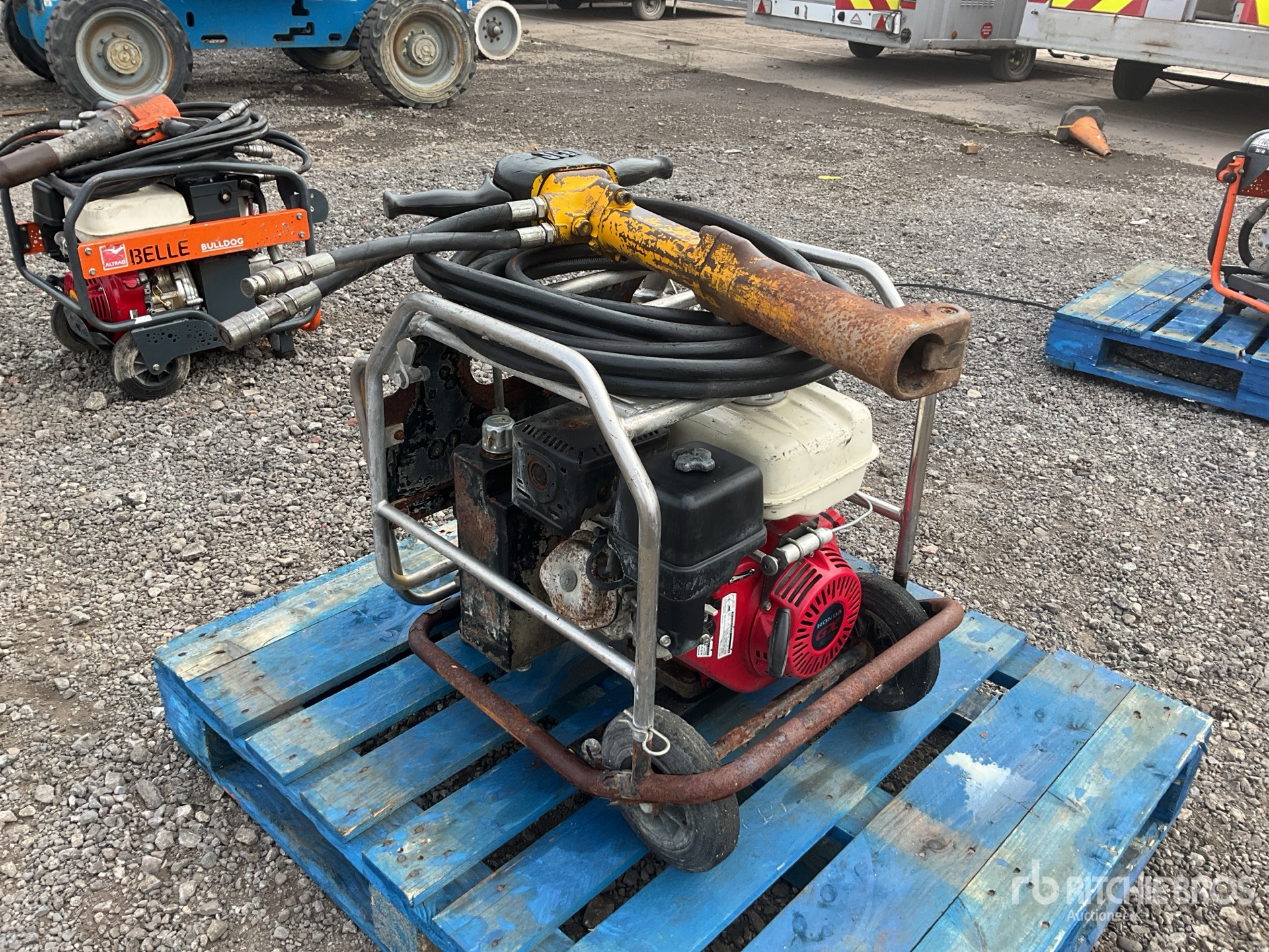 General Appearance with Picture, Right Front Corner