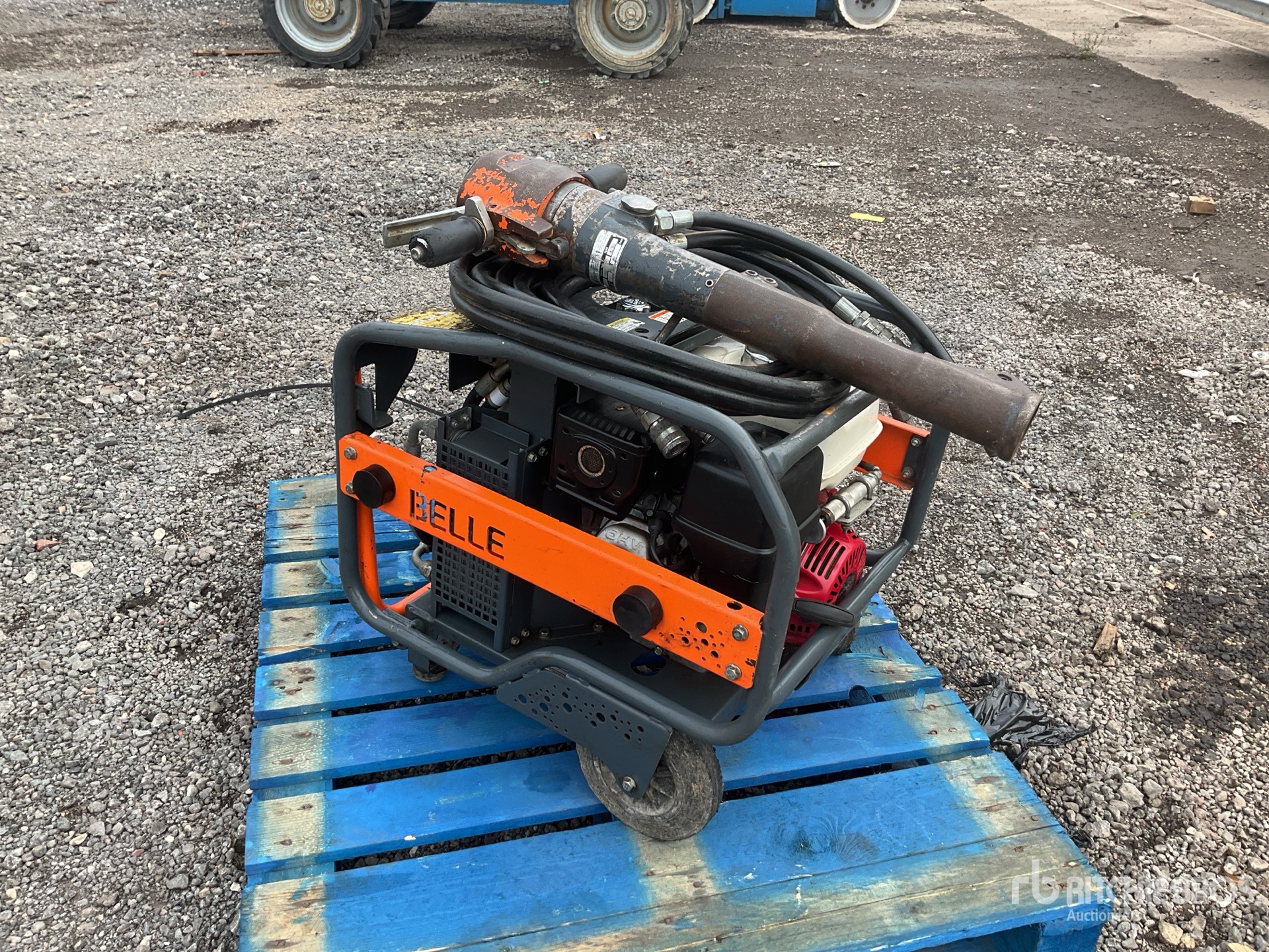 General Appearance with Picture, Right Front Corner