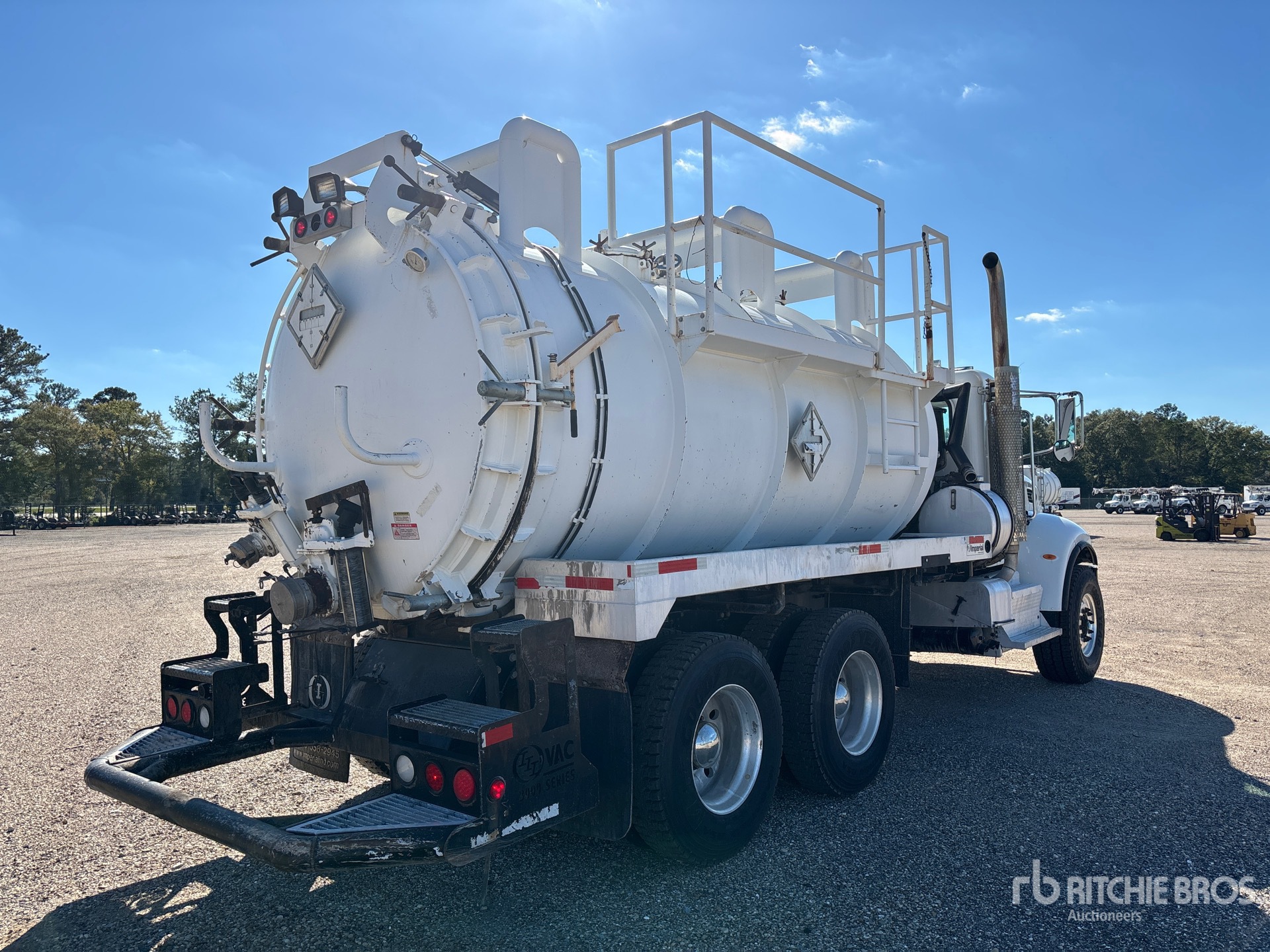 Aspect général with Image, coin arrière droit