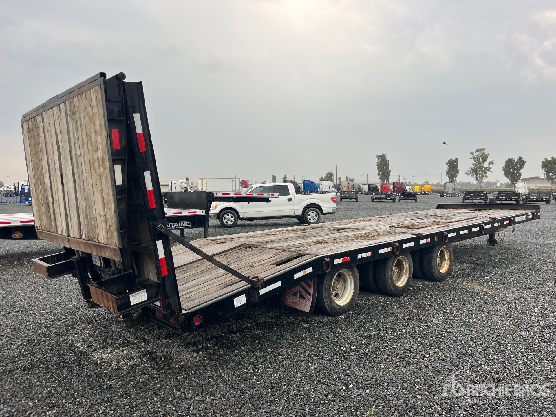 General Appearance with Bild, Ecke hinten rechts