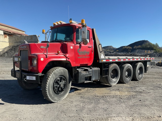 1987 Mack DM686S 8x4 Flatbed Truck