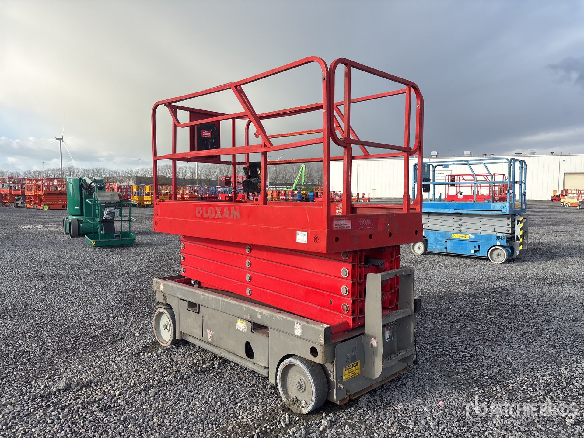 General Appearance with Picture, Right Front Corner