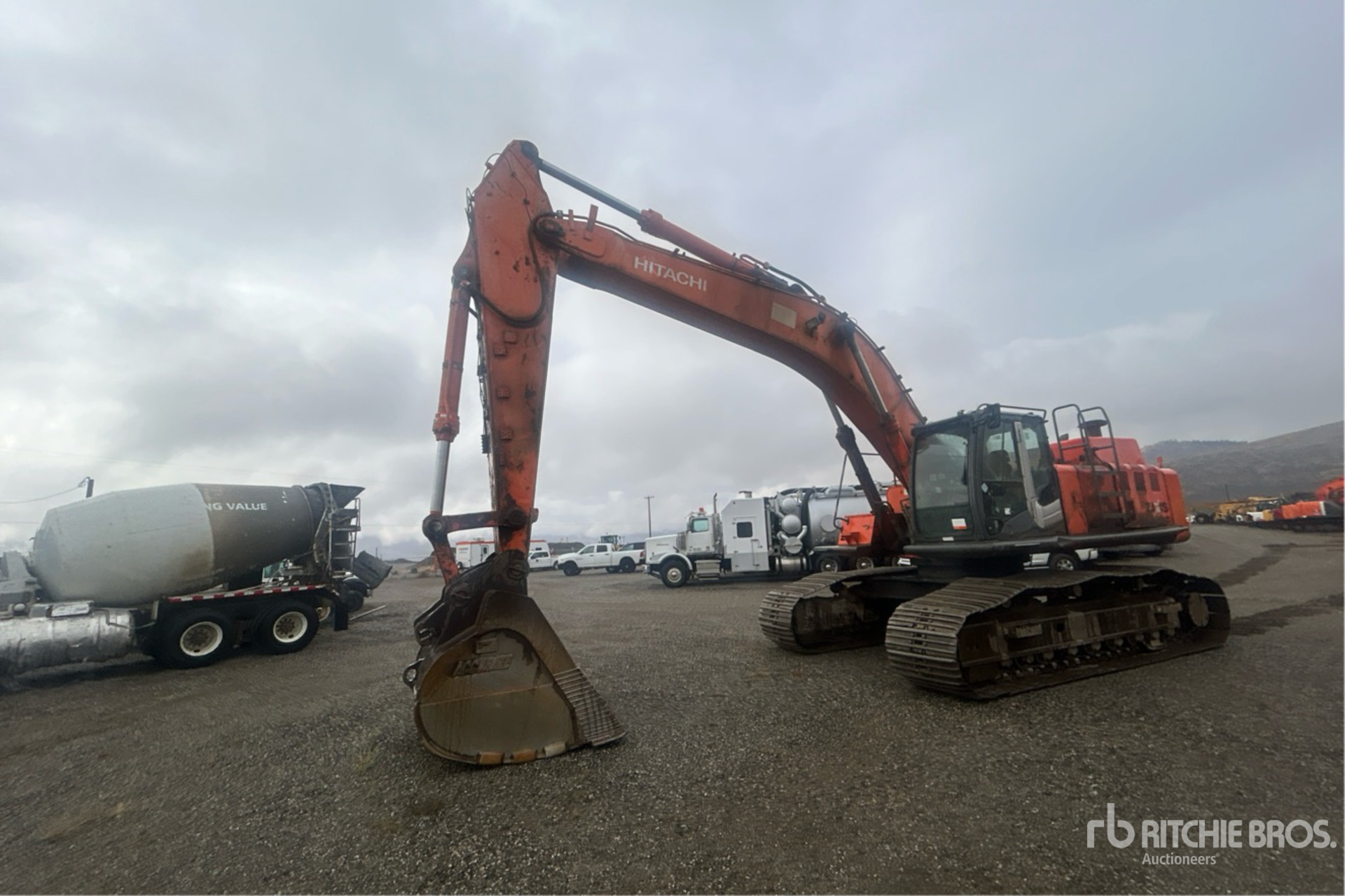 General Appearance with Picture, Left Front Corner