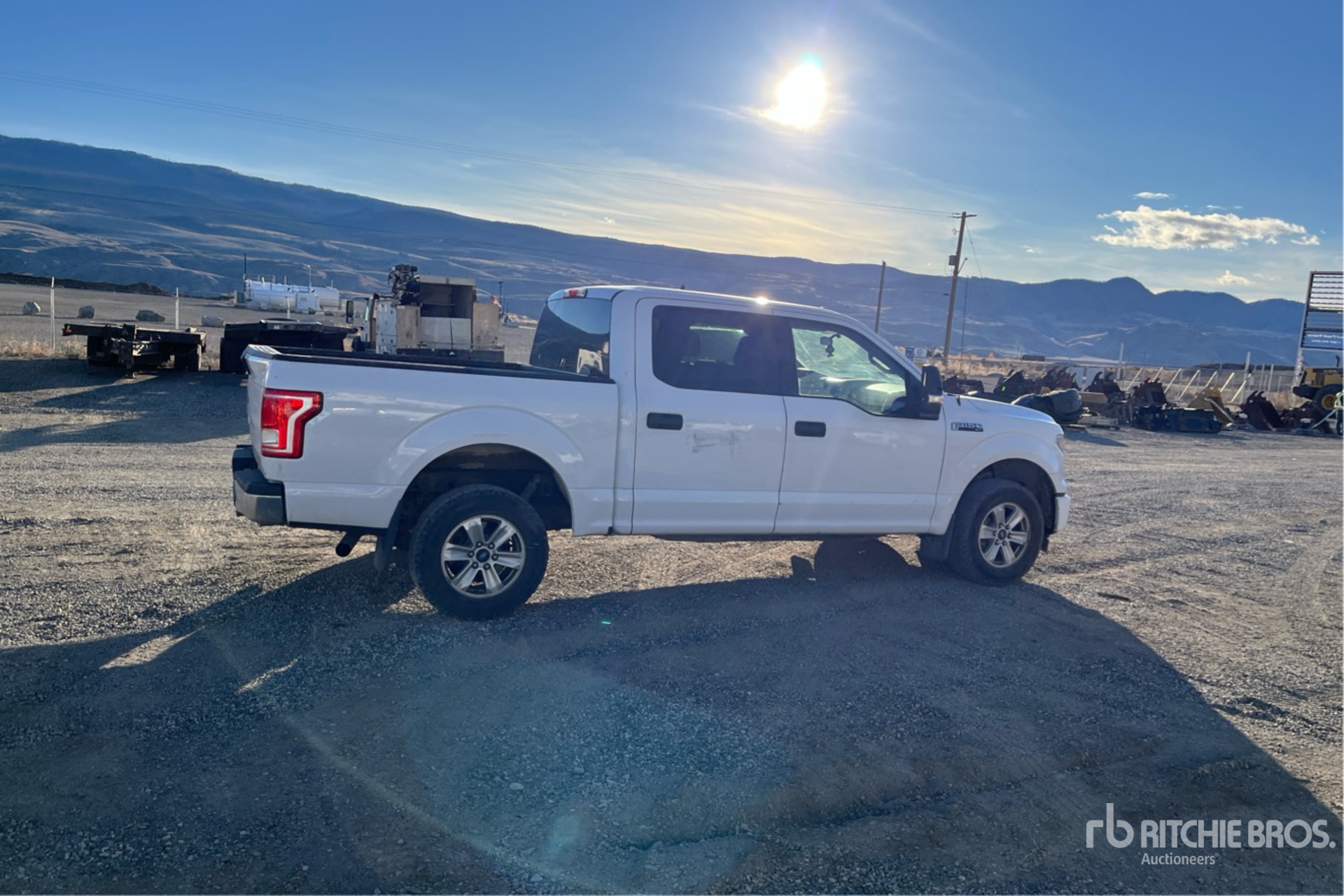 Aspect général with Image, coin arrière droit