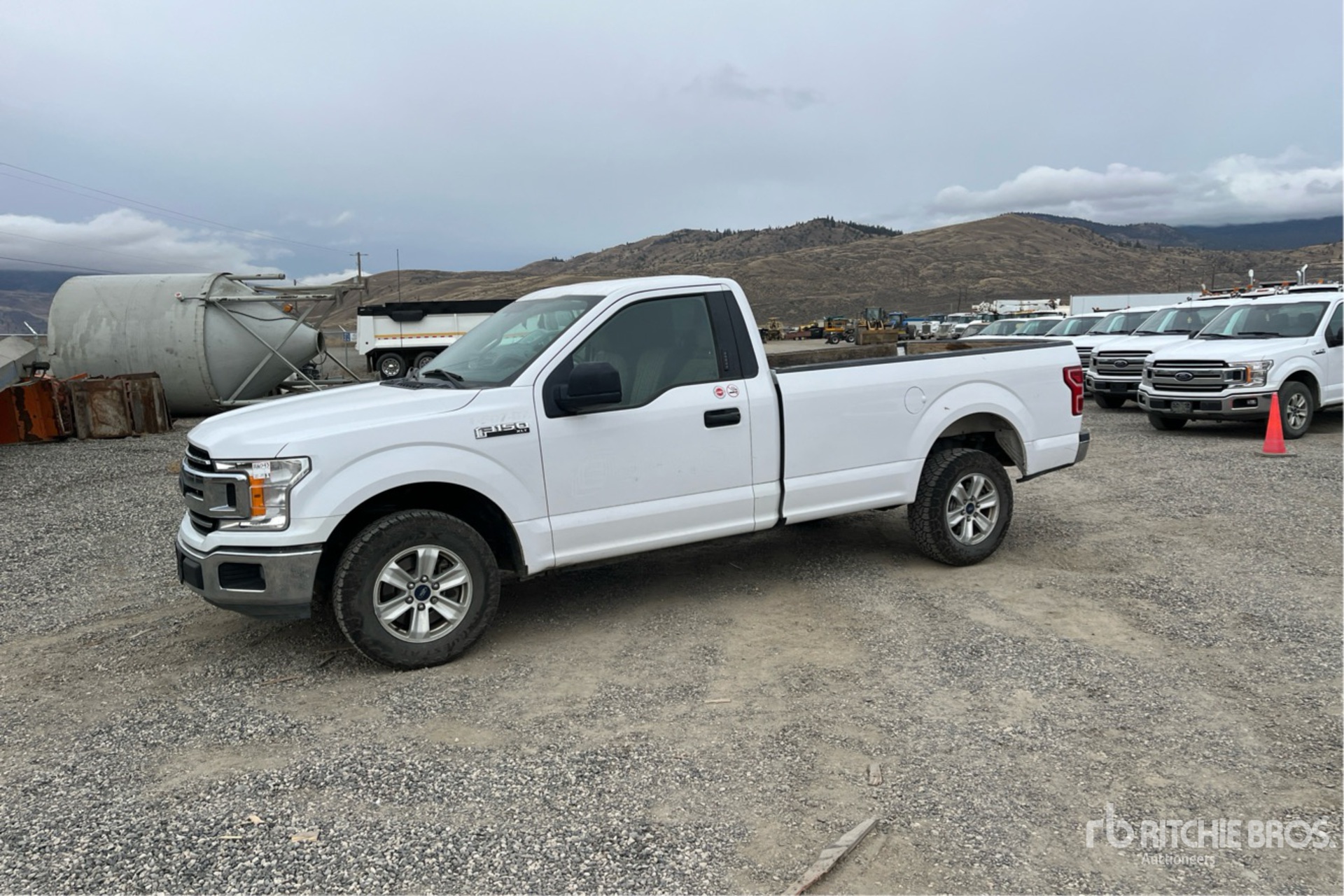 General Appearance with Bild, Ecke vorne links