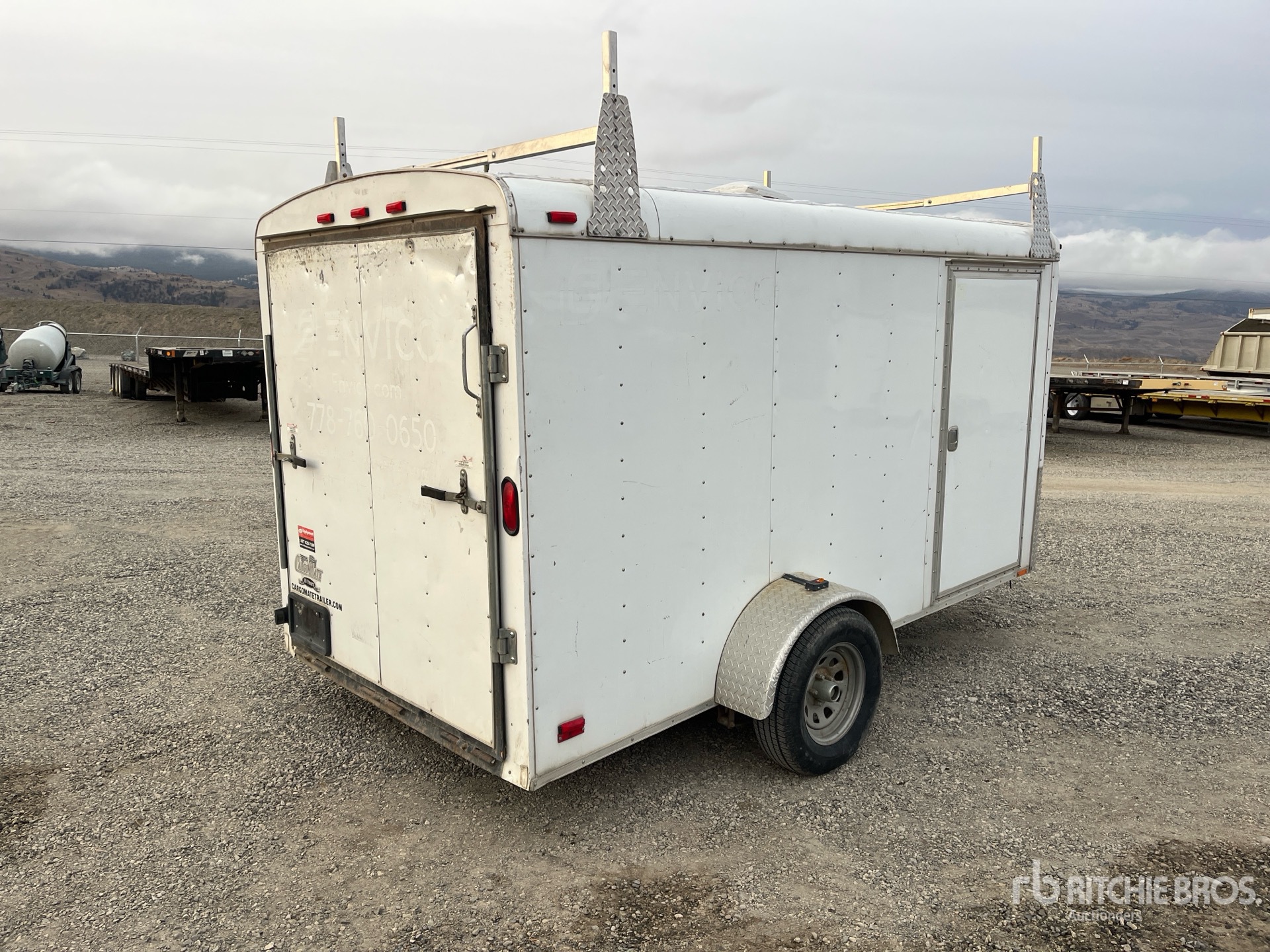 Aspect général with Image, coin arrière droit