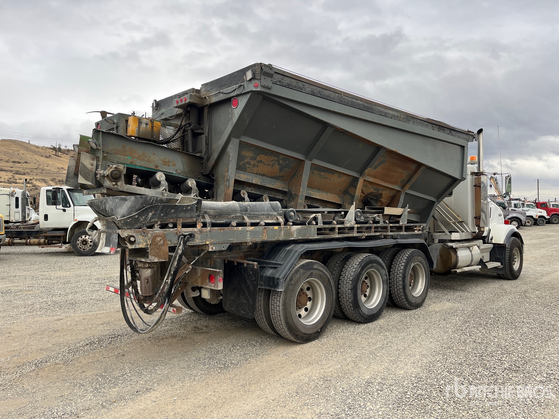 Aspect général with Image, coin arrière droit