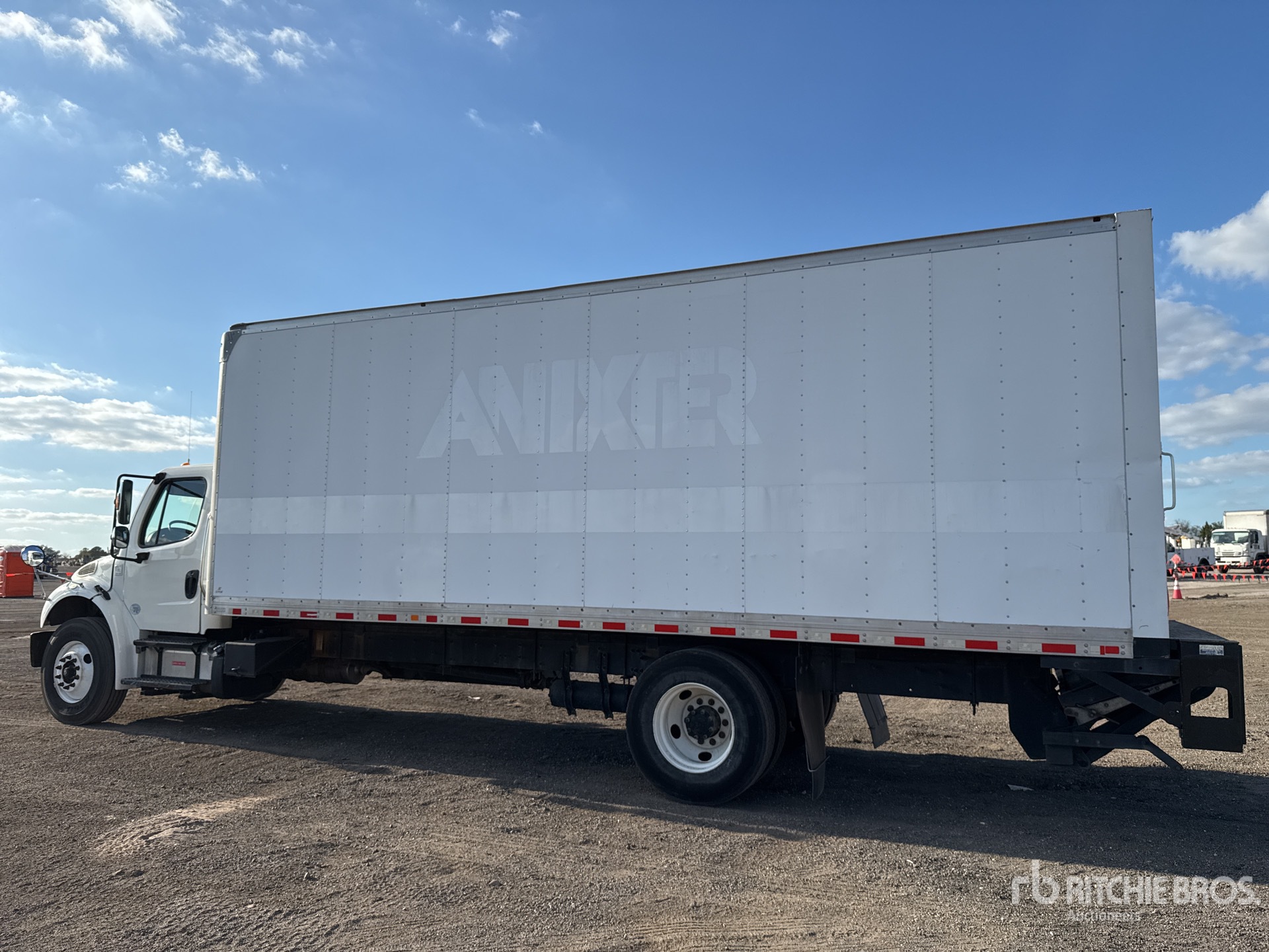 General Appearance with Bild, Ecke hinten links