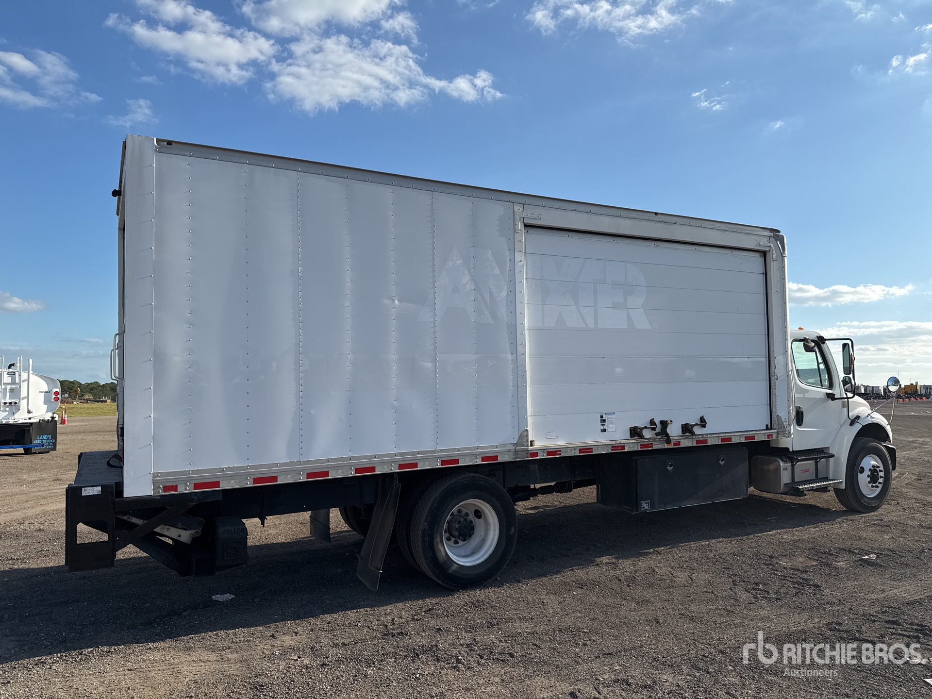 General Appearance with Bild, Ecke hinten rechts